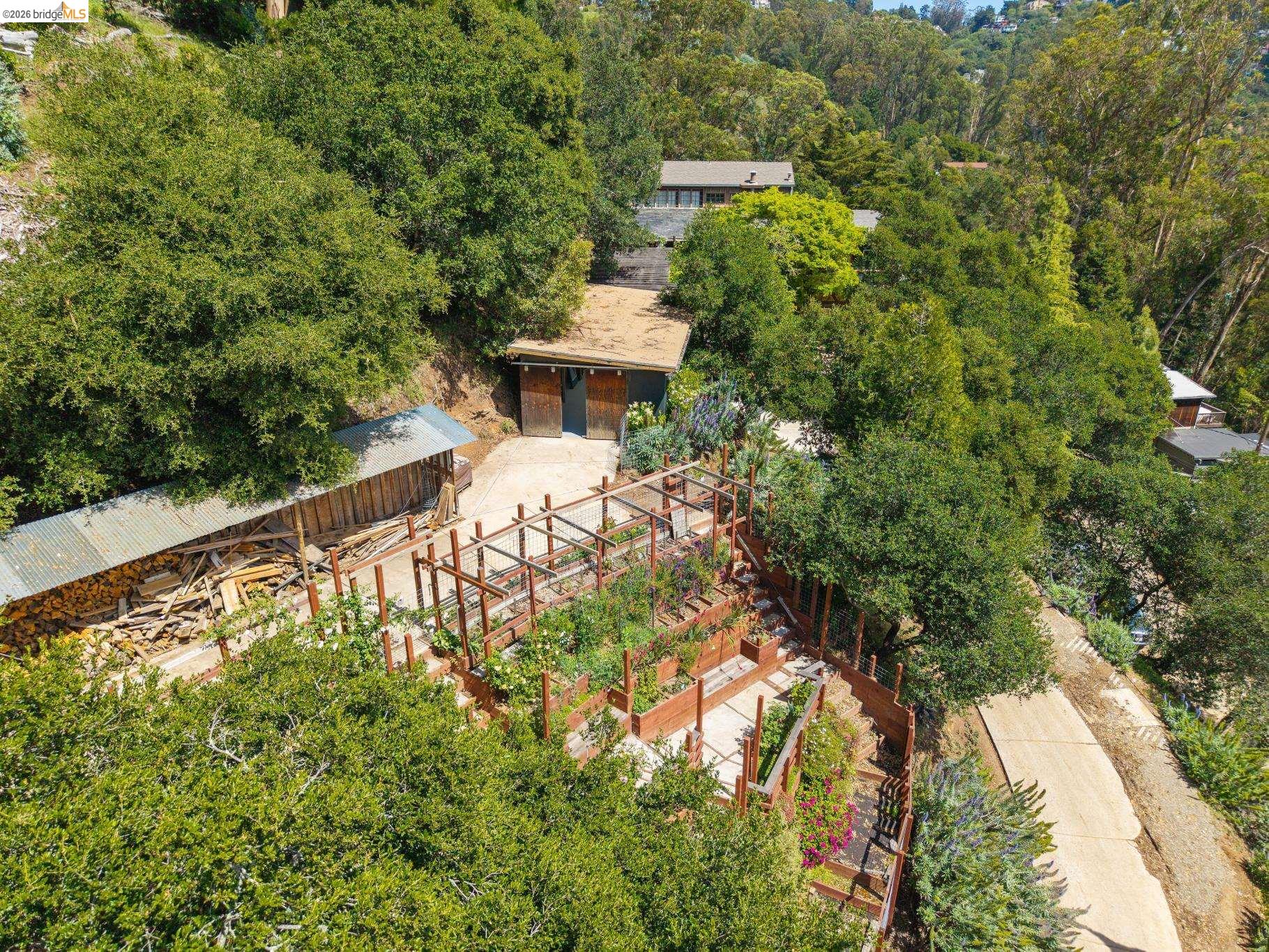 Detail Gallery Image 93 of 99 For 6383 Valley View Rd, Oakland,  CA 94611 - 4 Beds | 2/1 Baths