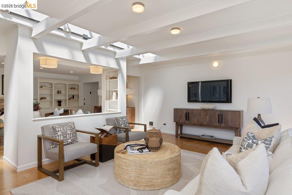 Detail Gallery Image 15 of 61 For 84 Templar Place, Oakland,  CA 94618 - 3 Beds | 2 Baths