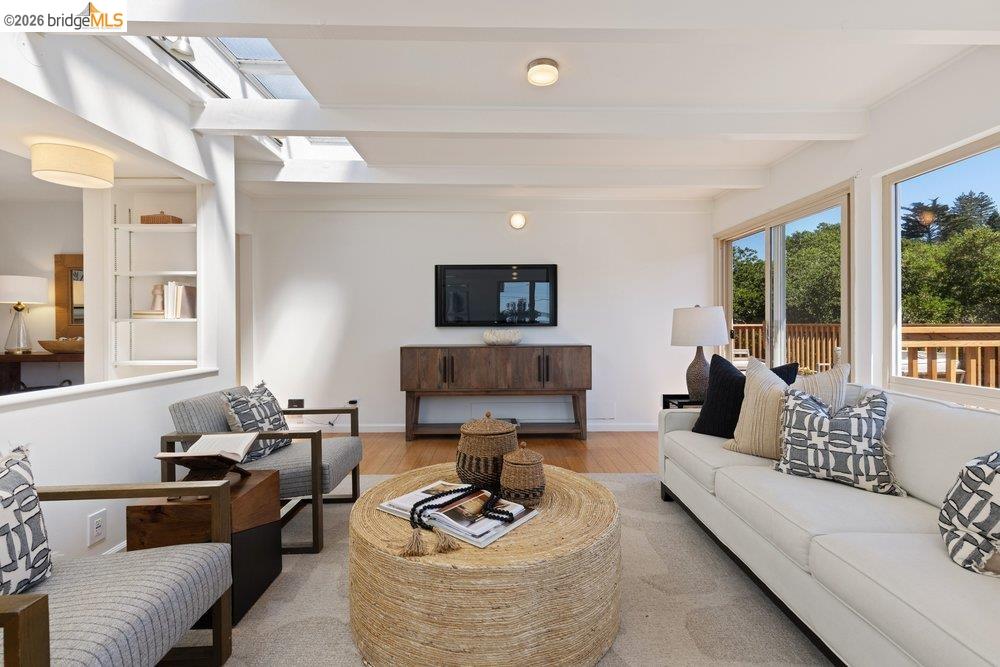 Detail Gallery Image 16 of 61 For 84 Templar Place, Oakland,  CA 94618 - 3 Beds | 2 Baths