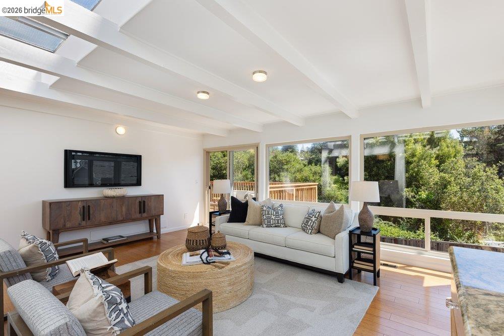 Detail Gallery Image 17 of 61 For 84 Templar Place, Oakland,  CA 94618 - 3 Beds | 2 Baths