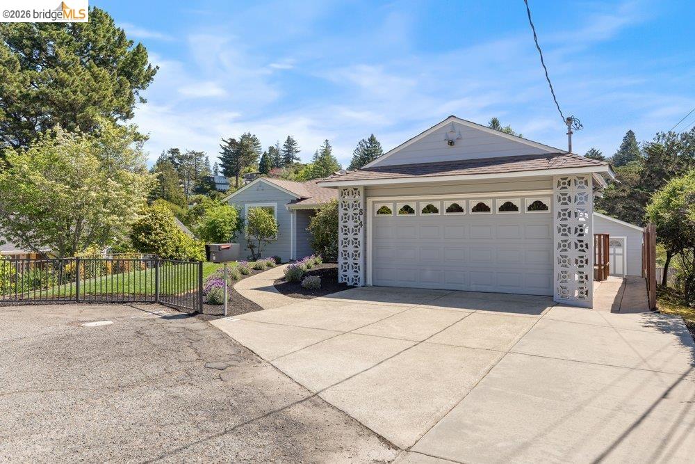 Detail Gallery Image 3 of 61 For 84 Templar Place, Oakland,  CA 94618 - 3 Beds | 2 Baths