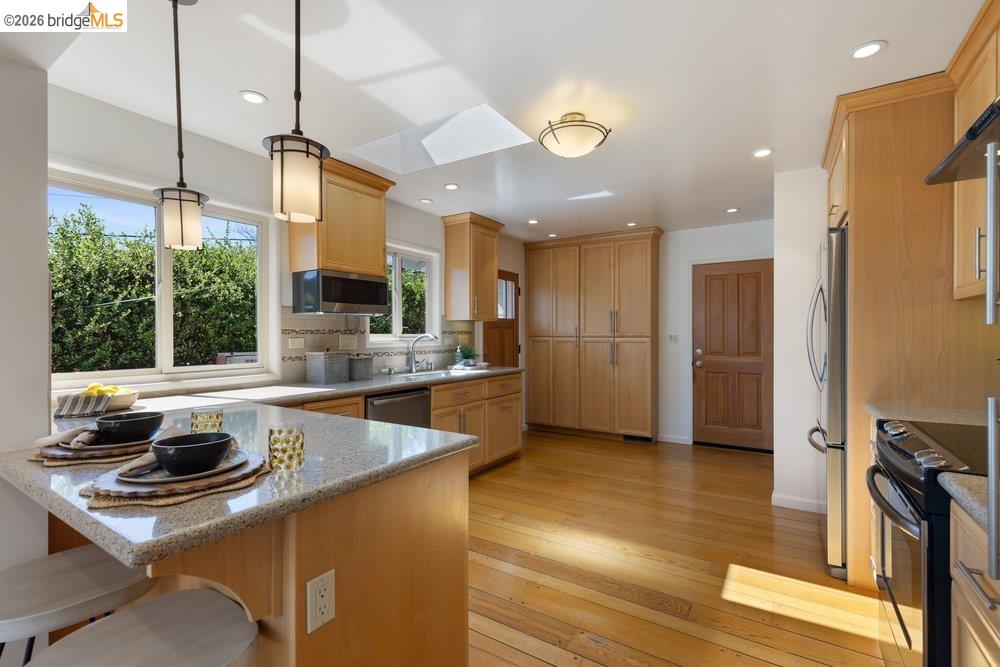 Detail Gallery Image 21 of 61 For 84 Templar Place, Oakland,  CA 94618 - 3 Beds | 2 Baths