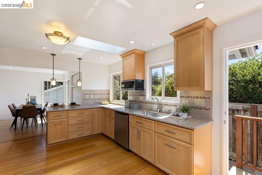 Detail Gallery Image 22 of 61 For 84 Templar Place, Oakland,  CA 94618 - 3 Beds | 2 Baths