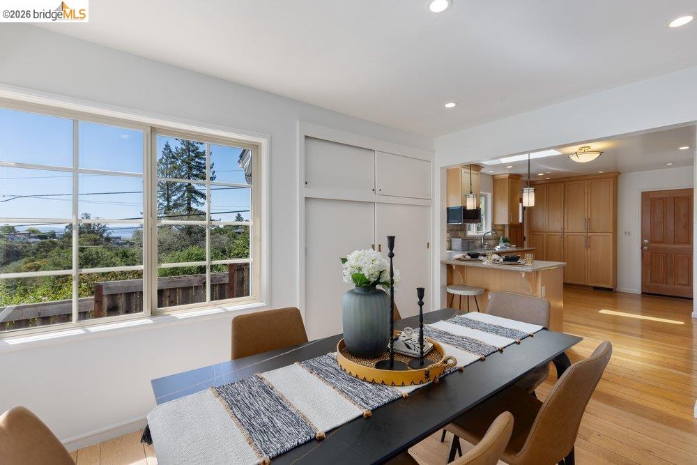 Detail Gallery Image 27 of 61 For 84 Templar Place, Oakland,  CA 94618 - 3 Beds | 2 Baths