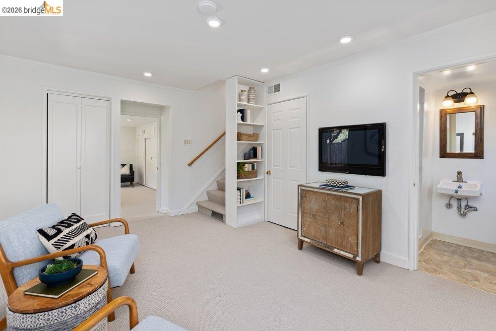 Detail Gallery Image 39 of 61 For 84 Templar Place, Oakland,  CA 94618 - 3 Beds | 2 Baths