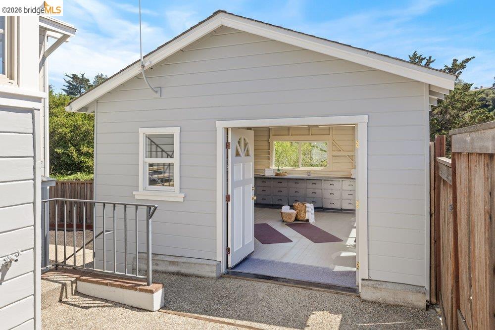 Detail Gallery Image 43 of 61 For 84 Templar Place, Oakland,  CA 94618 - 3 Beds | 2 Baths