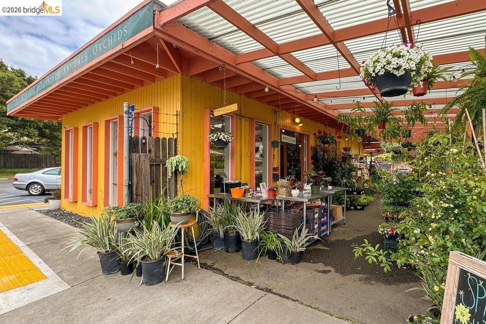 Detail Gallery Image 53 of 61 For 84 Templar Place, Oakland,  CA 94618 - 3 Beds | 2 Baths