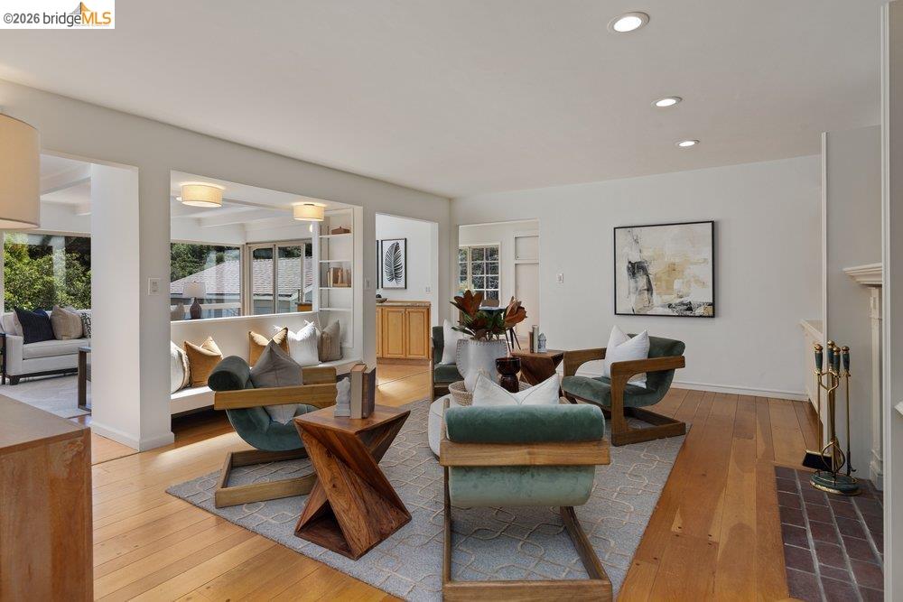 Detail Gallery Image 7 of 61 For 84 Templar Place, Oakland,  CA 94618 - 3 Beds | 2 Baths