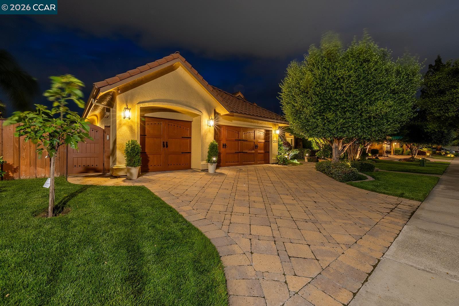 Detail Gallery Image 4 of 54 For 2531 Poppy Dr, Lodi,  CA 95242 - 3 Beds | 2/1 Baths