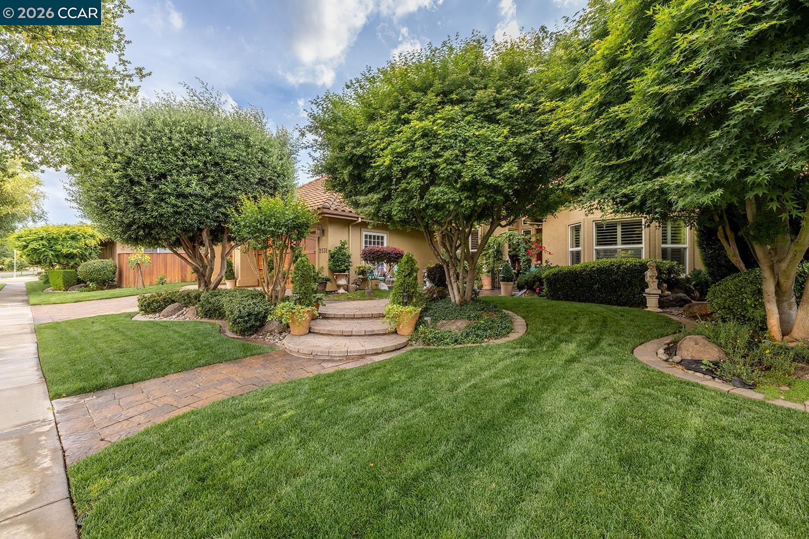 Detail Gallery Image 5 of 54 For 2531 Poppy Dr, Lodi,  CA 95242 - 3 Beds | 2/1 Baths