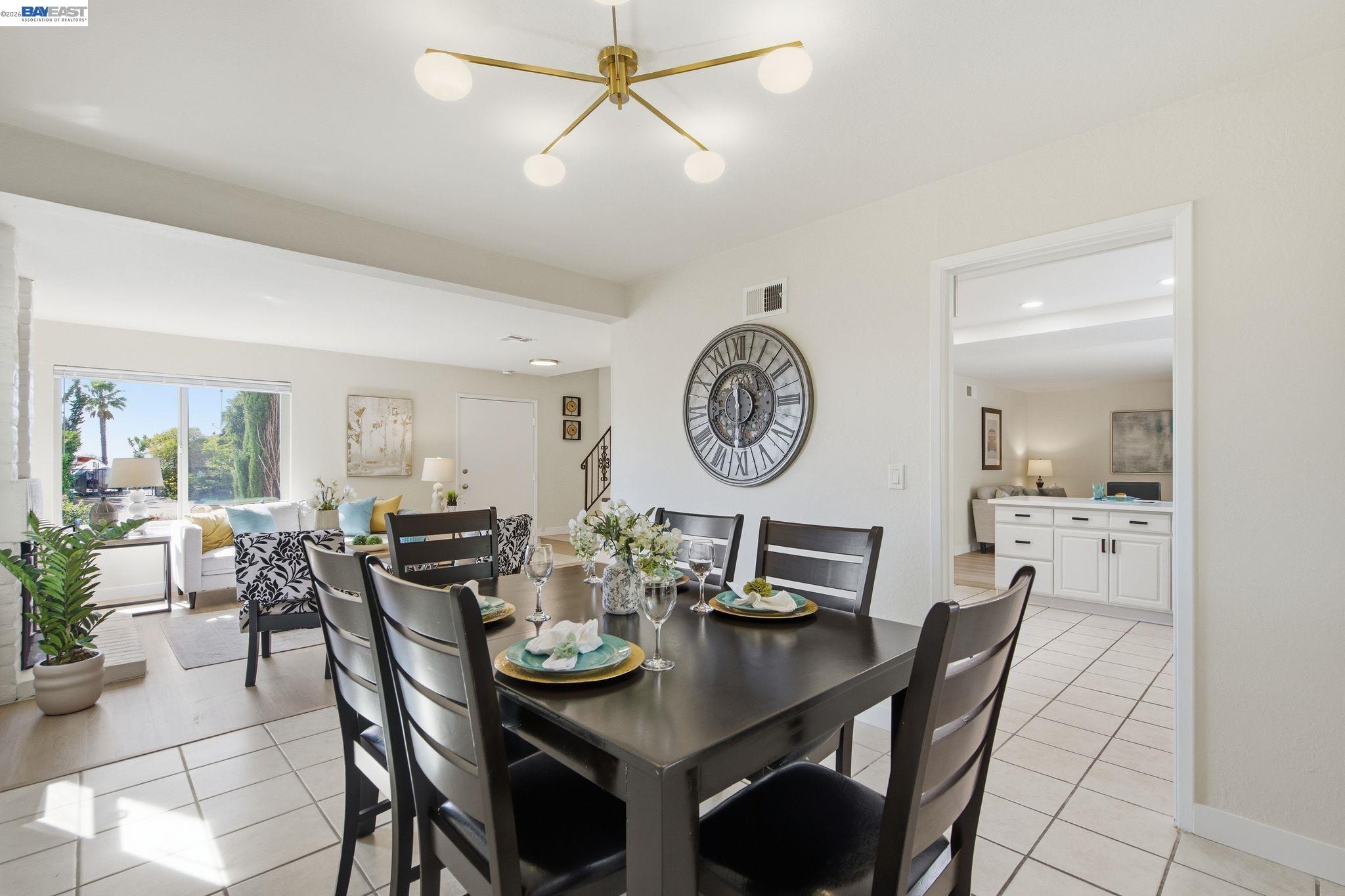 Detail Gallery Image 13 of 56 For 27966 El Portal Dr, Hayward,  CA 94542 - 4 Beds | 2/1 Baths