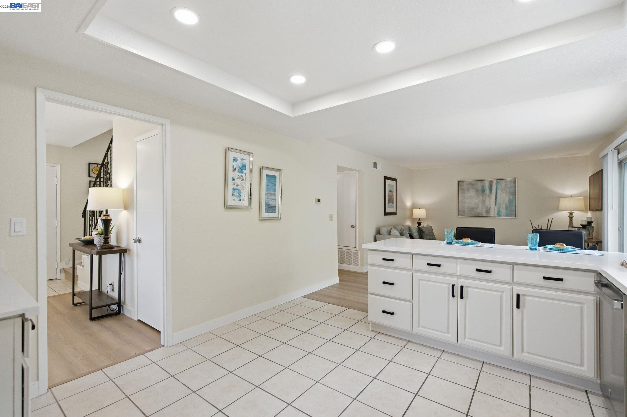 Detail Gallery Image 14 of 56 For 27966 El Portal Dr, Hayward,  CA 94542 - 4 Beds | 2/1 Baths