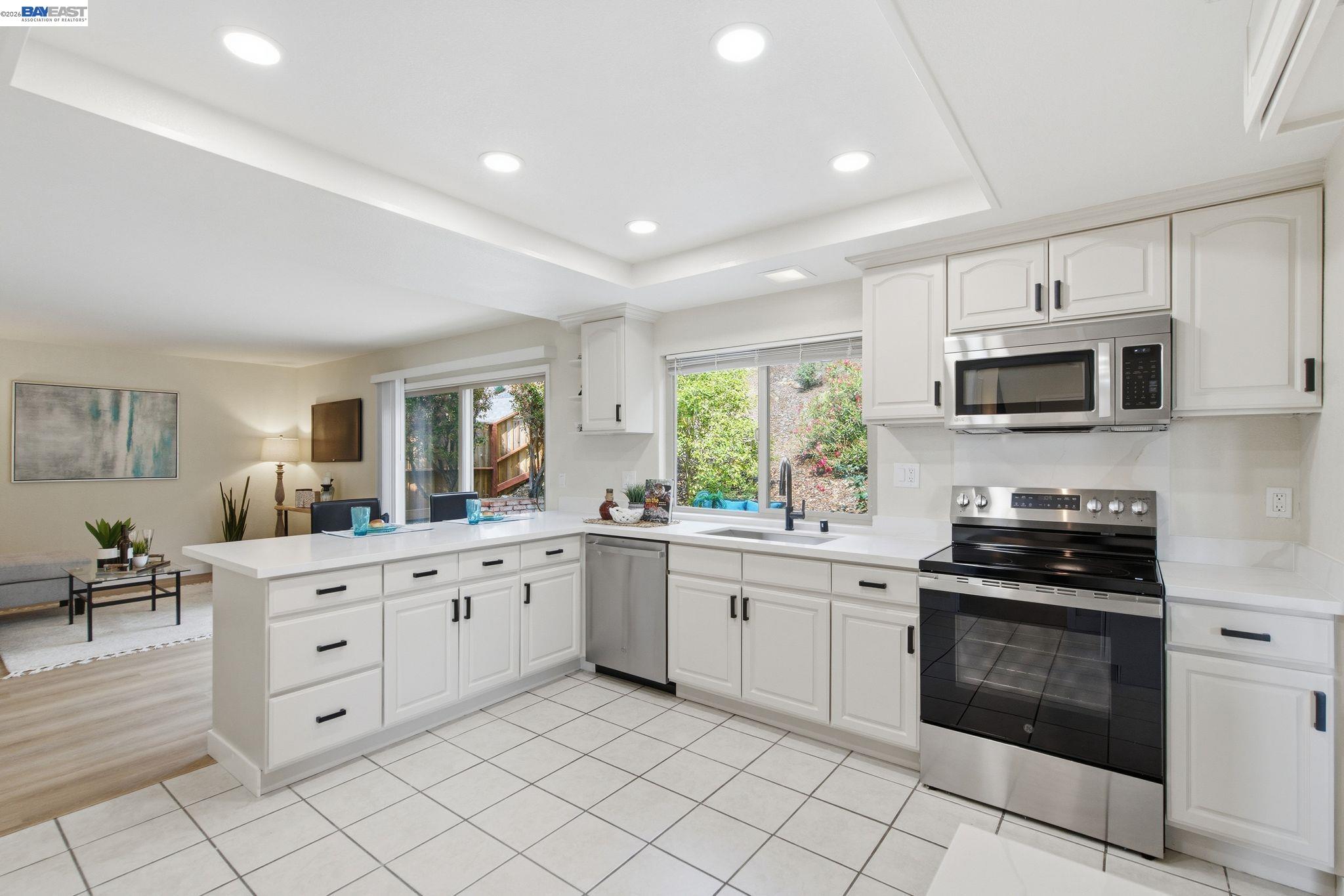 Detail Gallery Image 16 of 56 For 27966 El Portal Dr, Hayward,  CA 94542 - 4 Beds | 2/1 Baths