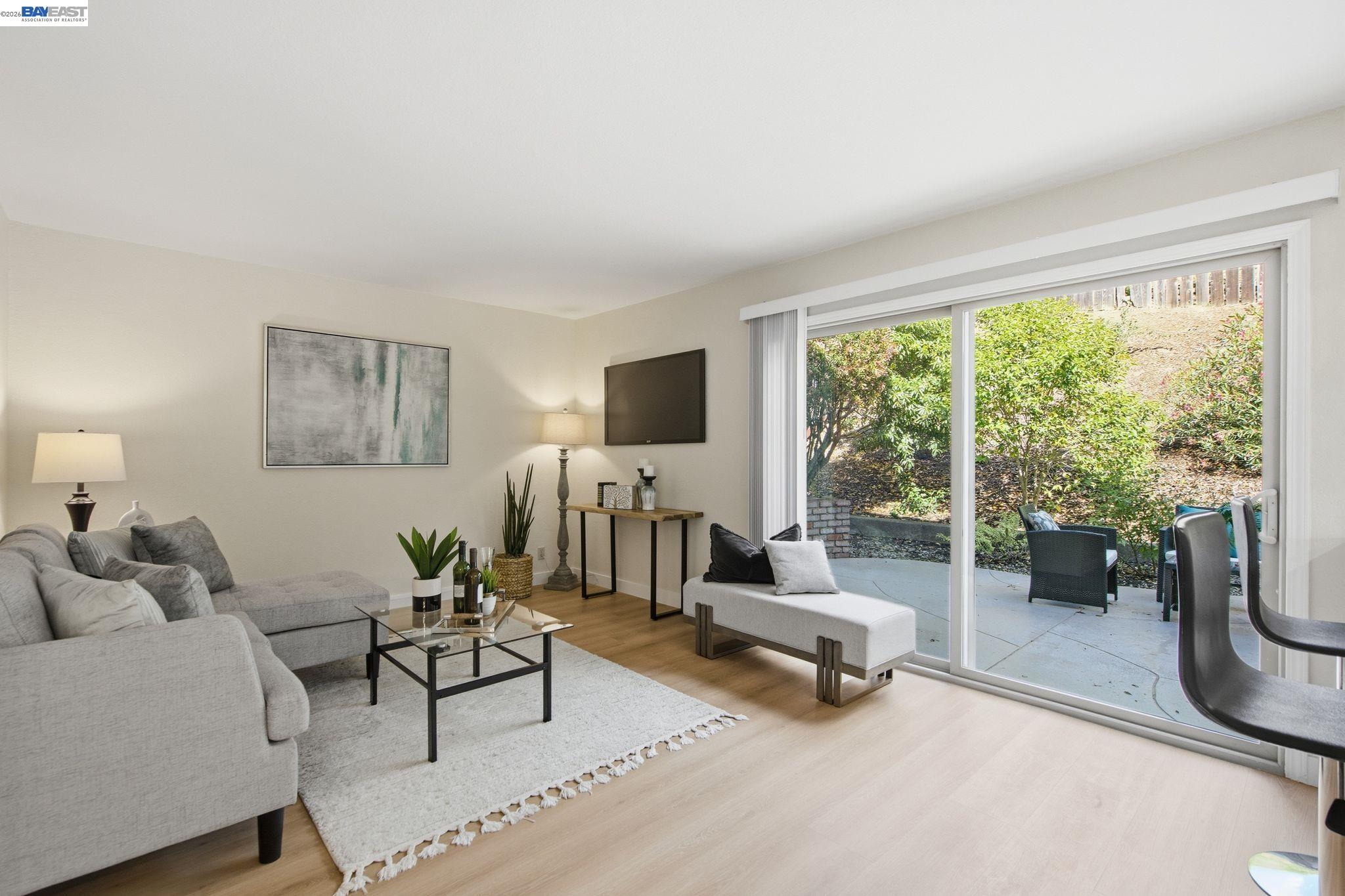 Detail Gallery Image 17 of 56 For 27966 El Portal Dr, Hayward,  CA 94542 - 4 Beds | 2/1 Baths