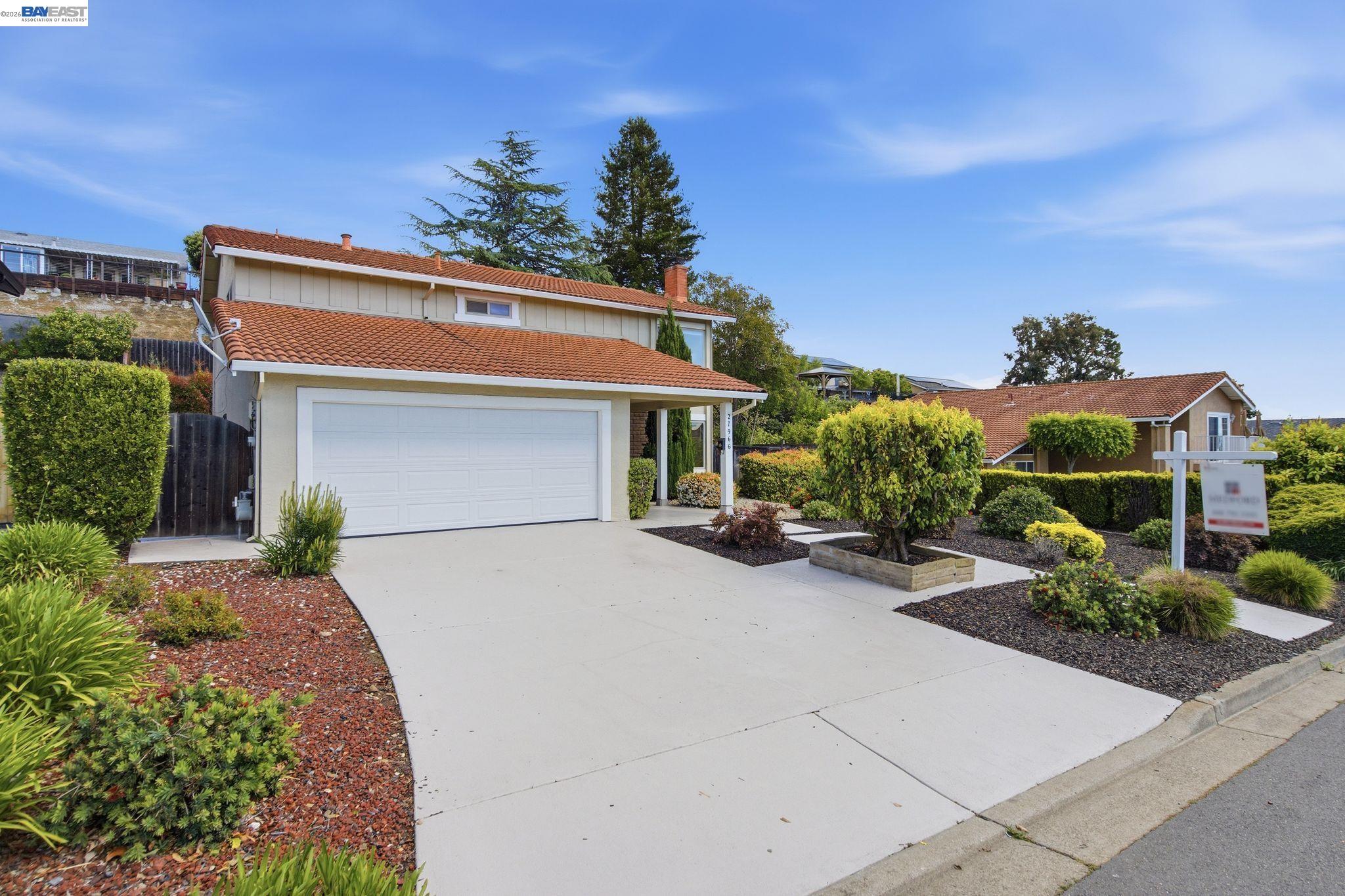 Detail Gallery Image 3 of 56 For 27966 El Portal Dr, Hayward,  CA 94542 - 4 Beds | 2/1 Baths