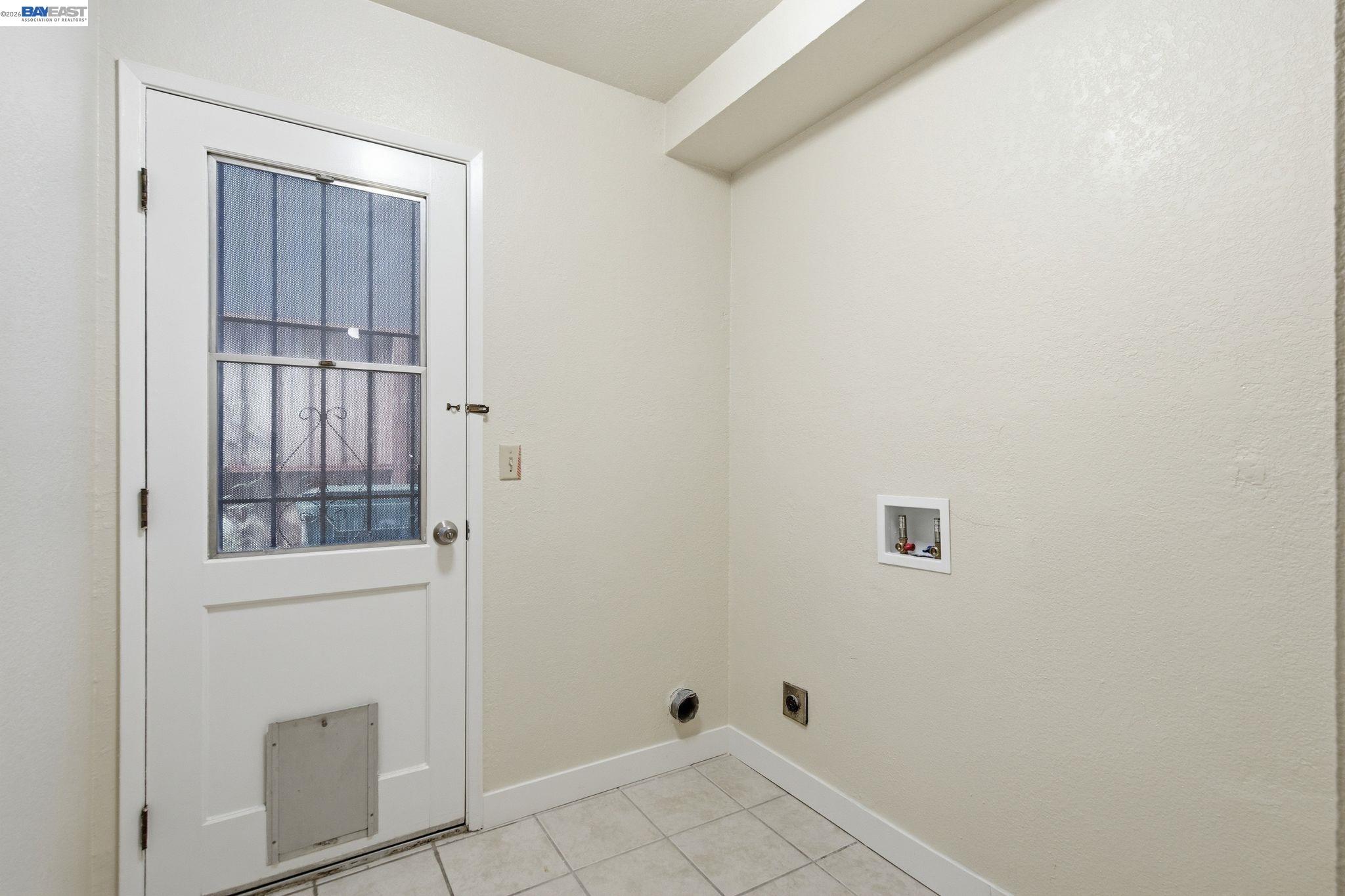 Detail Gallery Image 21 of 56 For 27966 El Portal Dr, Hayward,  CA 94542 - 4 Beds | 2/1 Baths