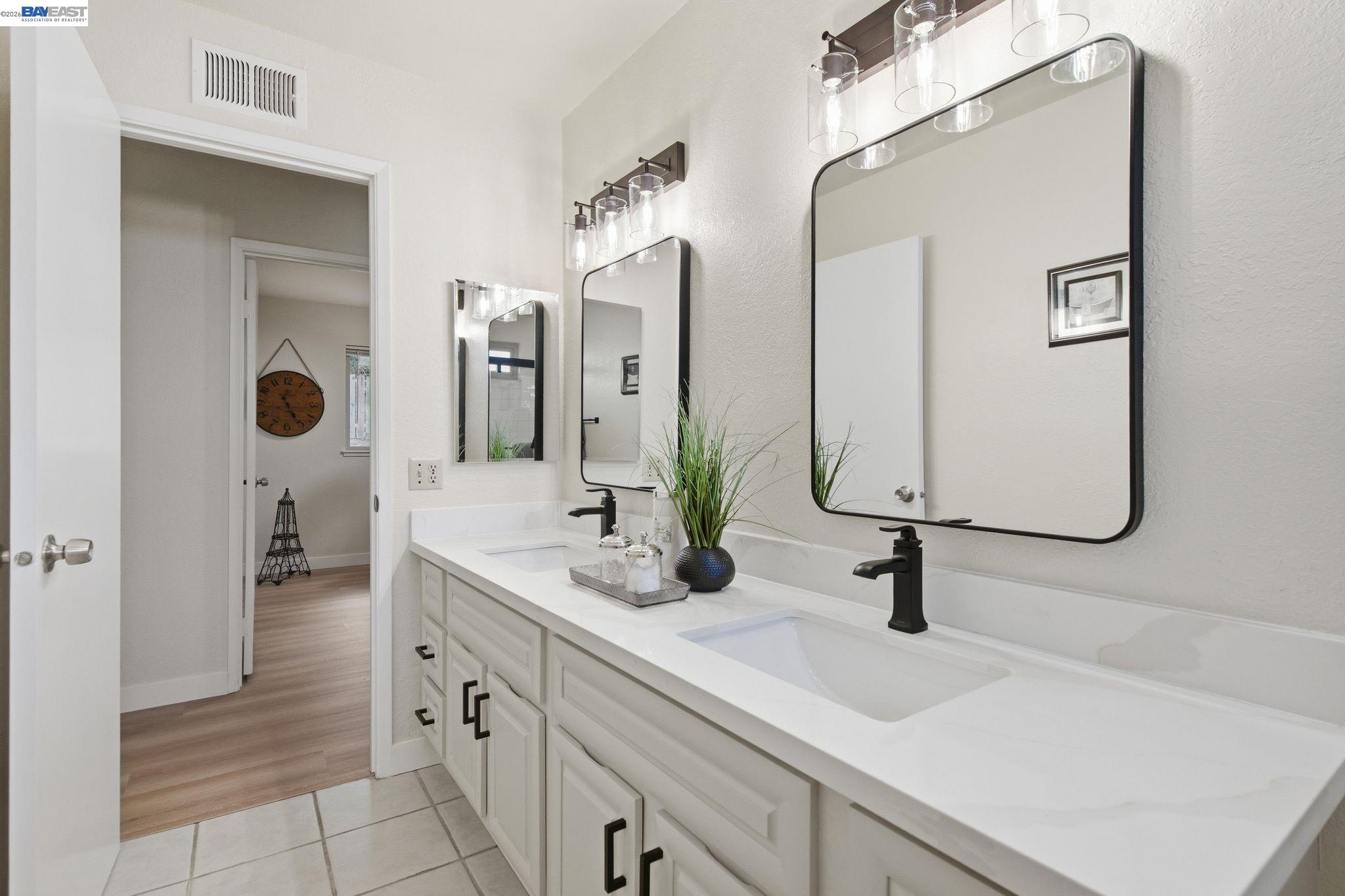 Detail Gallery Image 24 of 56 For 27966 El Portal Dr, Hayward,  CA 94542 - 4 Beds | 2/1 Baths