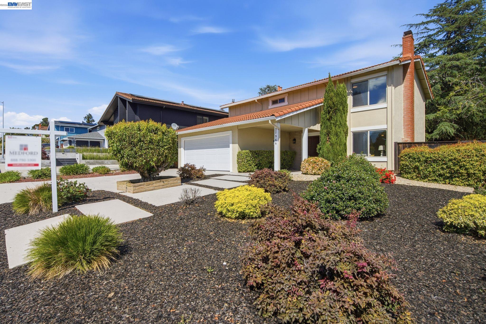 Detail Gallery Image 4 of 56 For 27966 El Portal Dr, Hayward,  CA 94542 - 4 Beds | 2/1 Baths