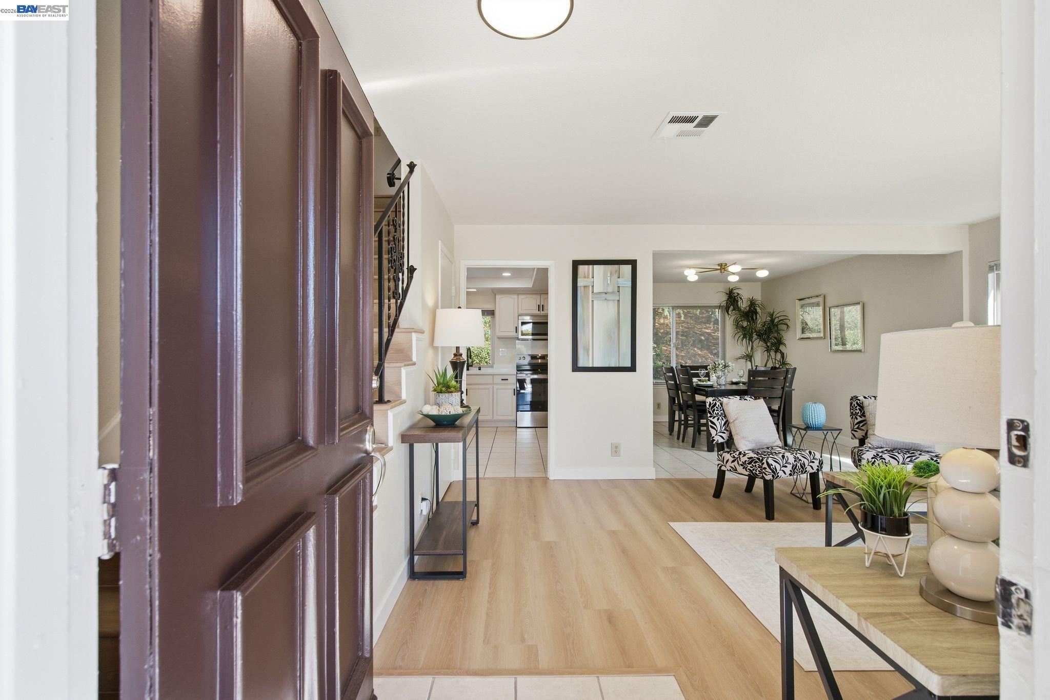 Detail Gallery Image 7 of 56 For 27966 El Portal Dr, Hayward,  CA 94542 - 4 Beds | 2/1 Baths