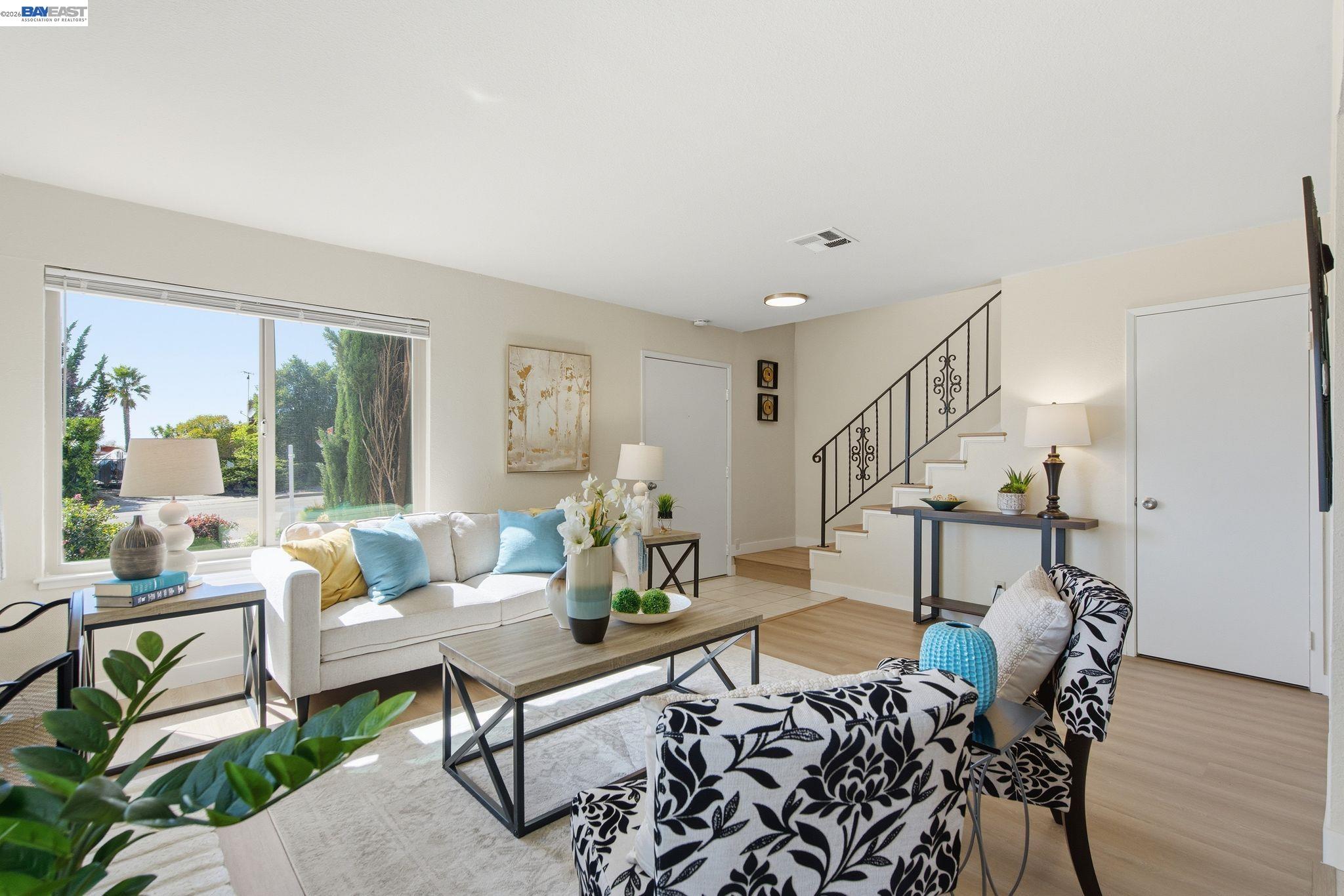 Detail Gallery Image 9 of 56 For 27966 El Portal Dr, Hayward,  CA 94542 - 4 Beds | 2/1 Baths