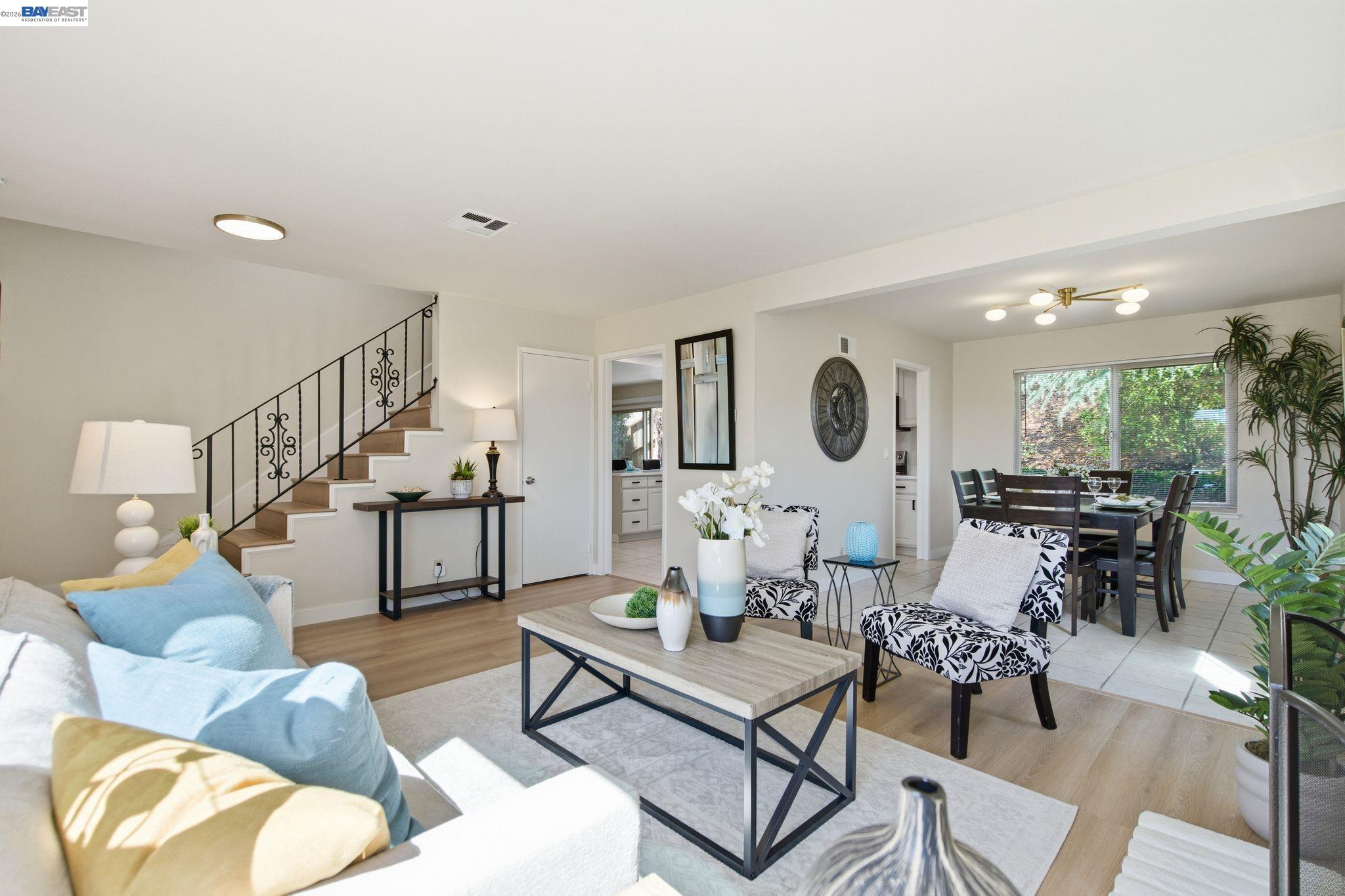 Detail Gallery Image 10 of 56 For 27966 El Portal Dr, Hayward,  CA 94542 - 4 Beds | 2/1 Baths