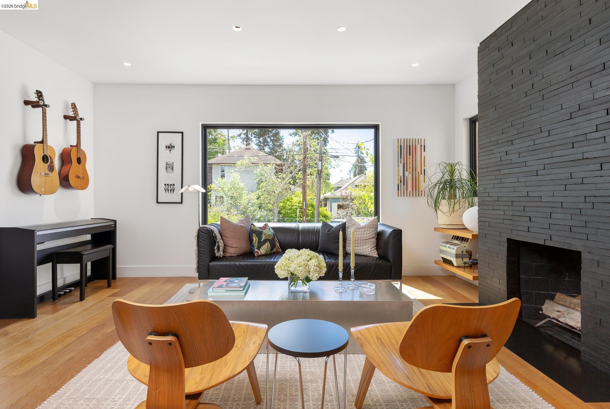 Detail Gallery Image 11 of 50 For 2155 Emerson Street, Berkeley,  CA 94705 - 2 Beds | 1 Baths