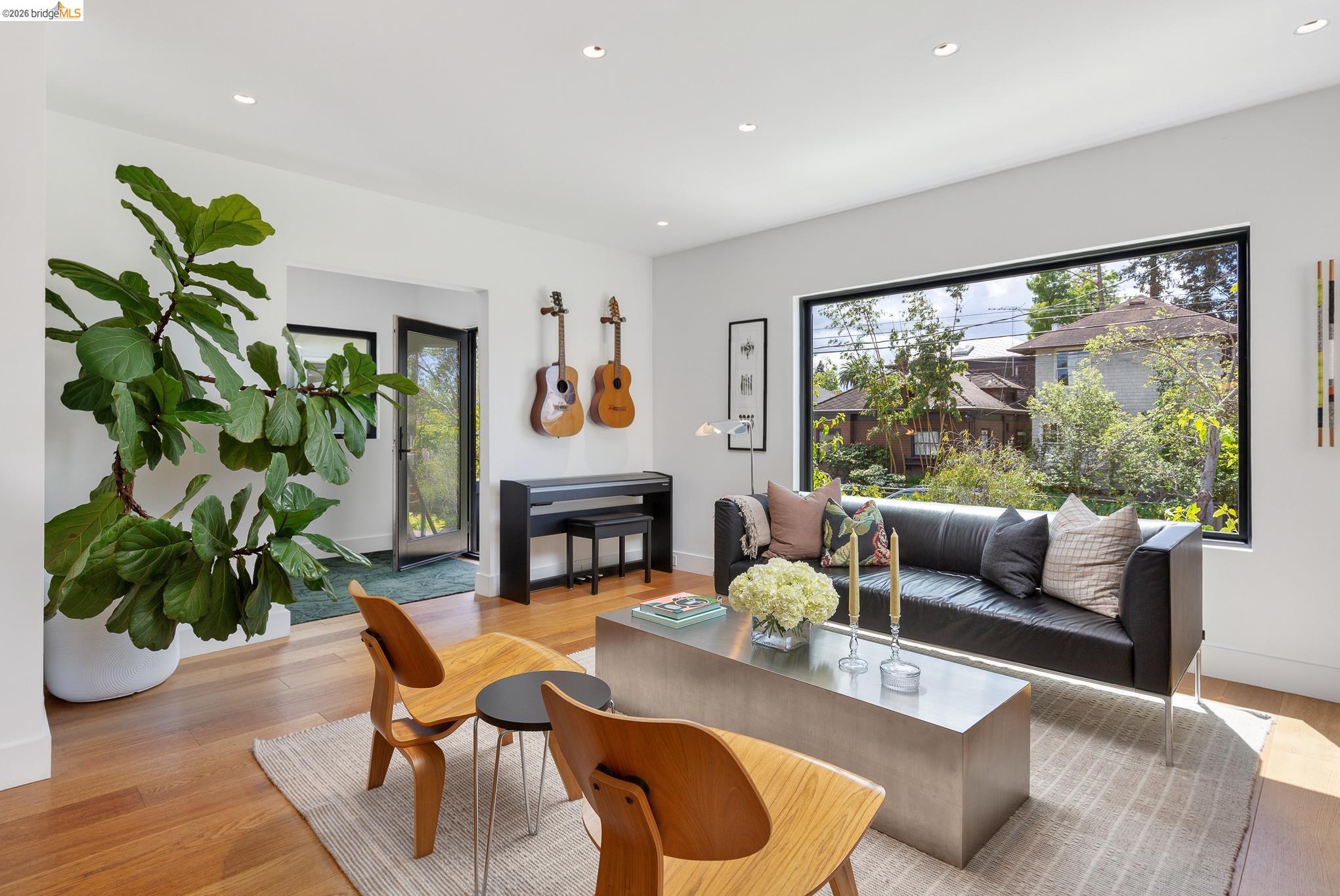 Detail Gallery Image 12 of 50 For 2155 Emerson Street, Berkeley,  CA 94705 - 2 Beds | 1 Baths