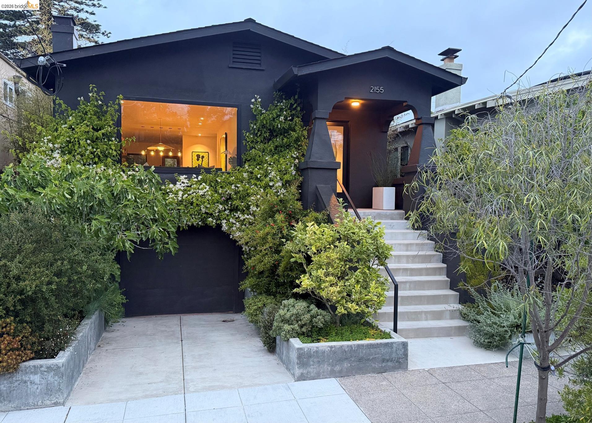 Detail Gallery Image 3 of 50 For 2155 Emerson Street, Berkeley,  CA 94705 - 2 Beds | 1 Baths