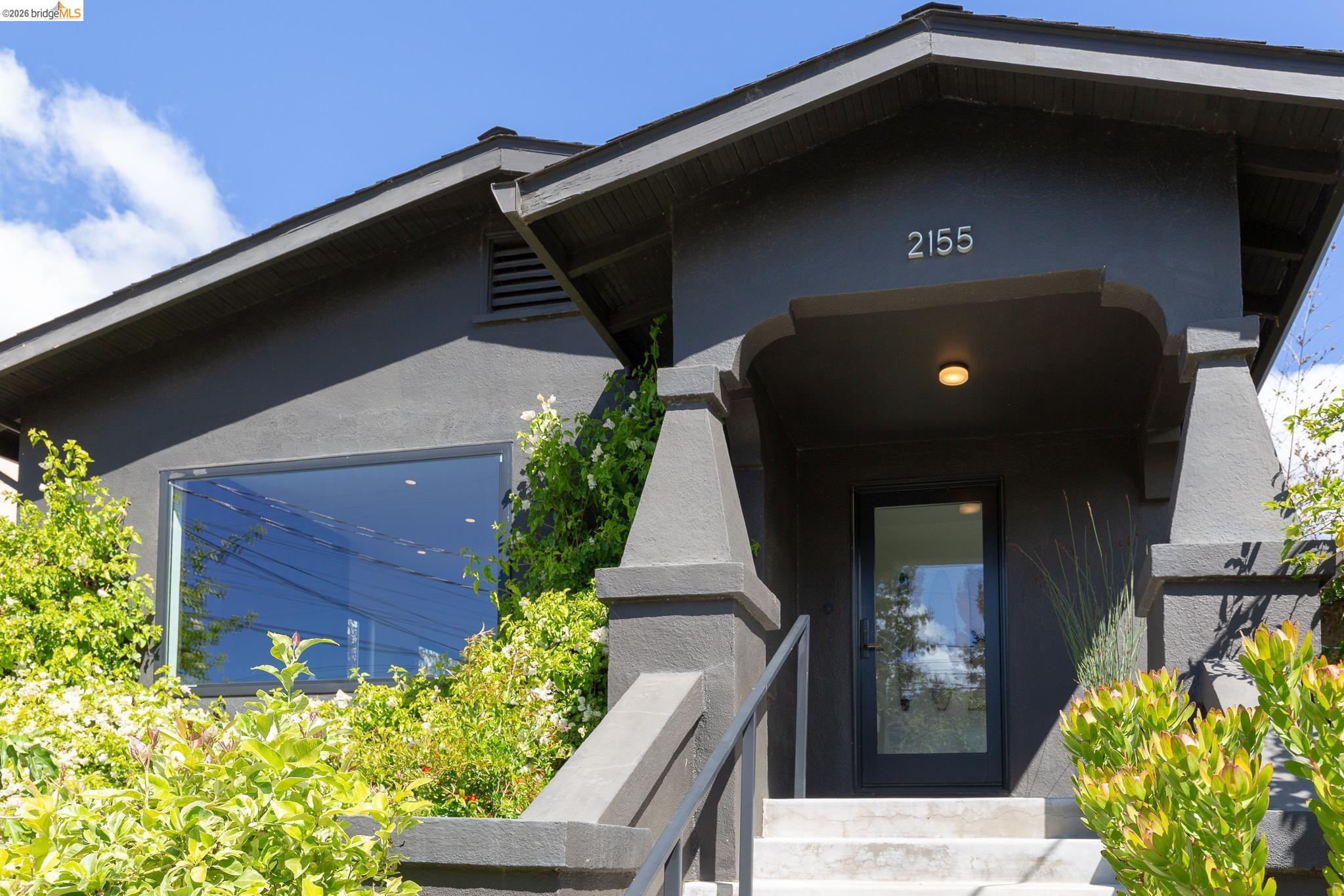 Detail Gallery Image 4 of 50 For 2155 Emerson Street, Berkeley,  CA 94705 - 2 Beds | 1 Baths