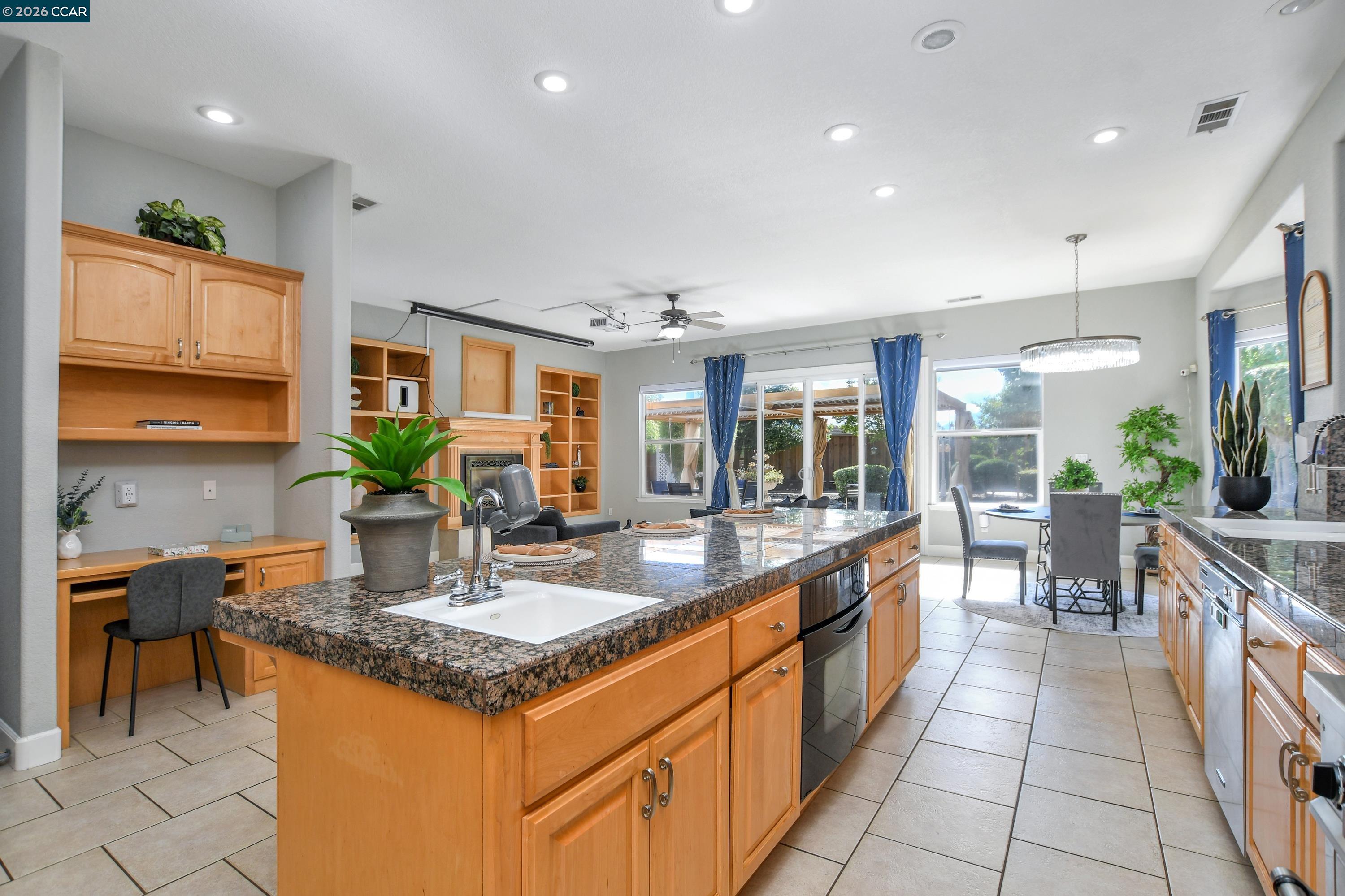 Detail Gallery Image 11 of 41 For 204 Chaps Ct, Oakley,  CA 94561 - 5 Beds | 3 Baths