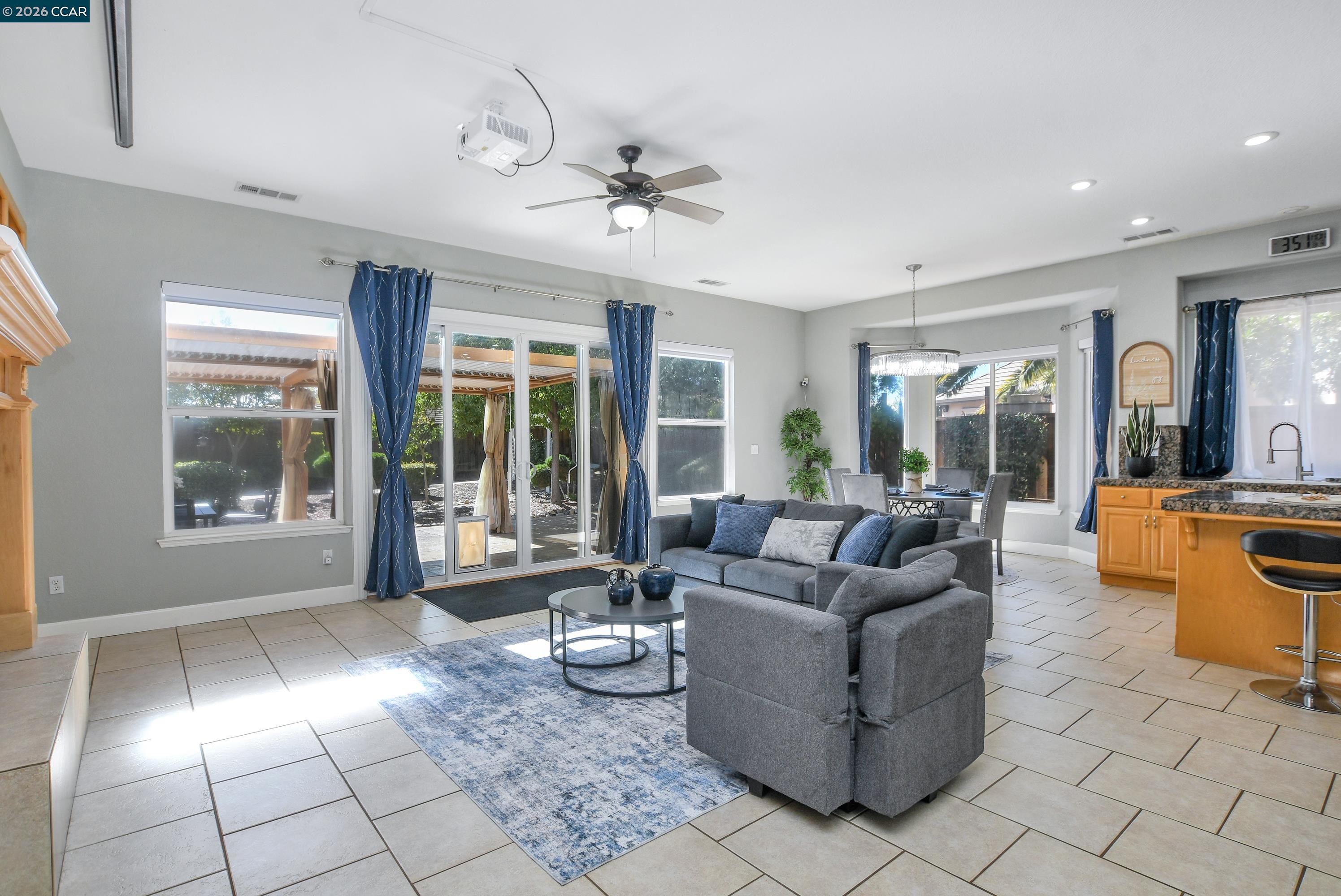 Detail Gallery Image 6 of 41 For 204 Chaps Ct, Oakley,  CA 94561 - 5 Beds | 3 Baths