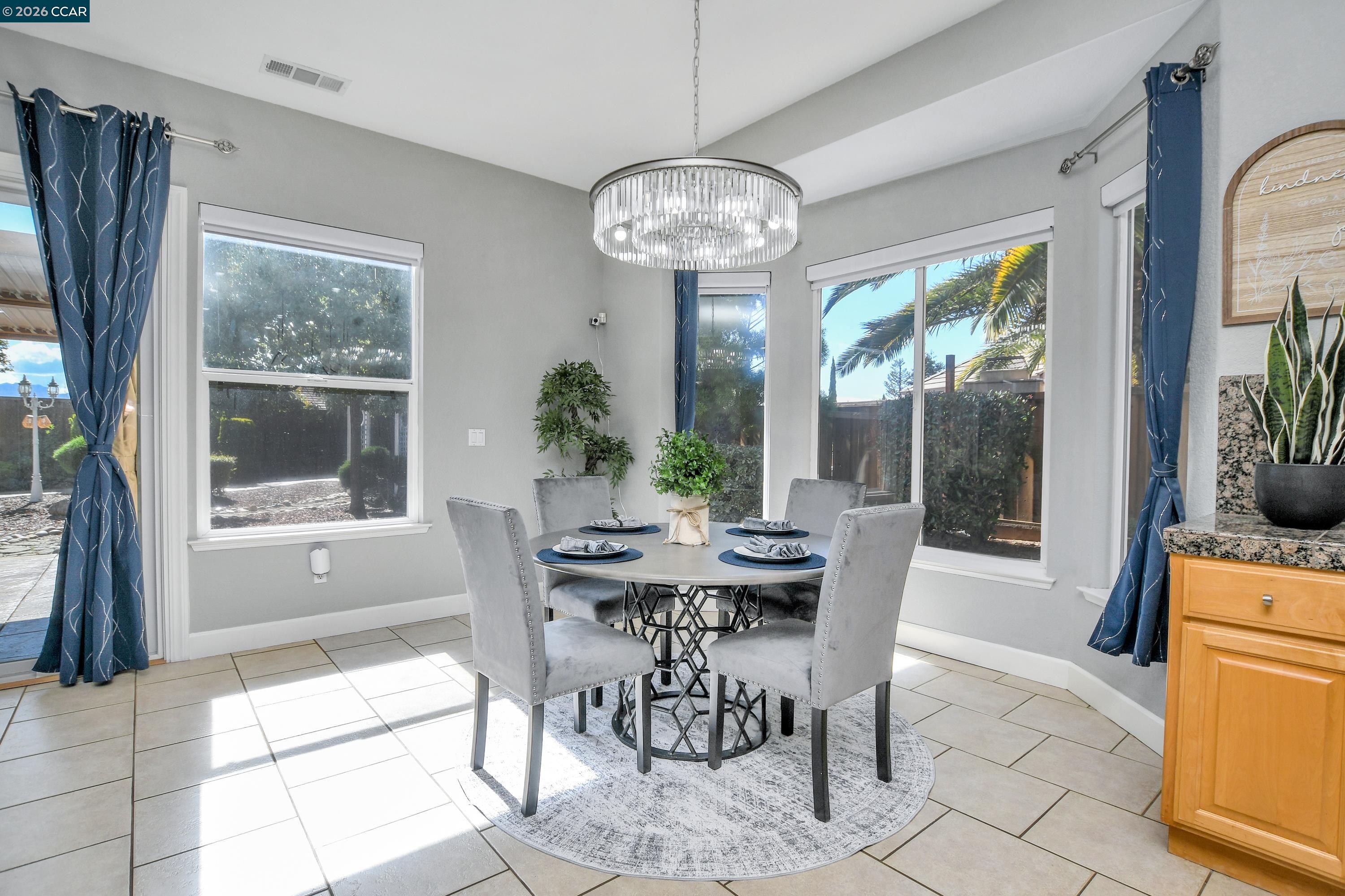 Detail Gallery Image 8 of 41 For 204 Chaps Ct, Oakley,  CA 94561 - 5 Beds | 3 Baths