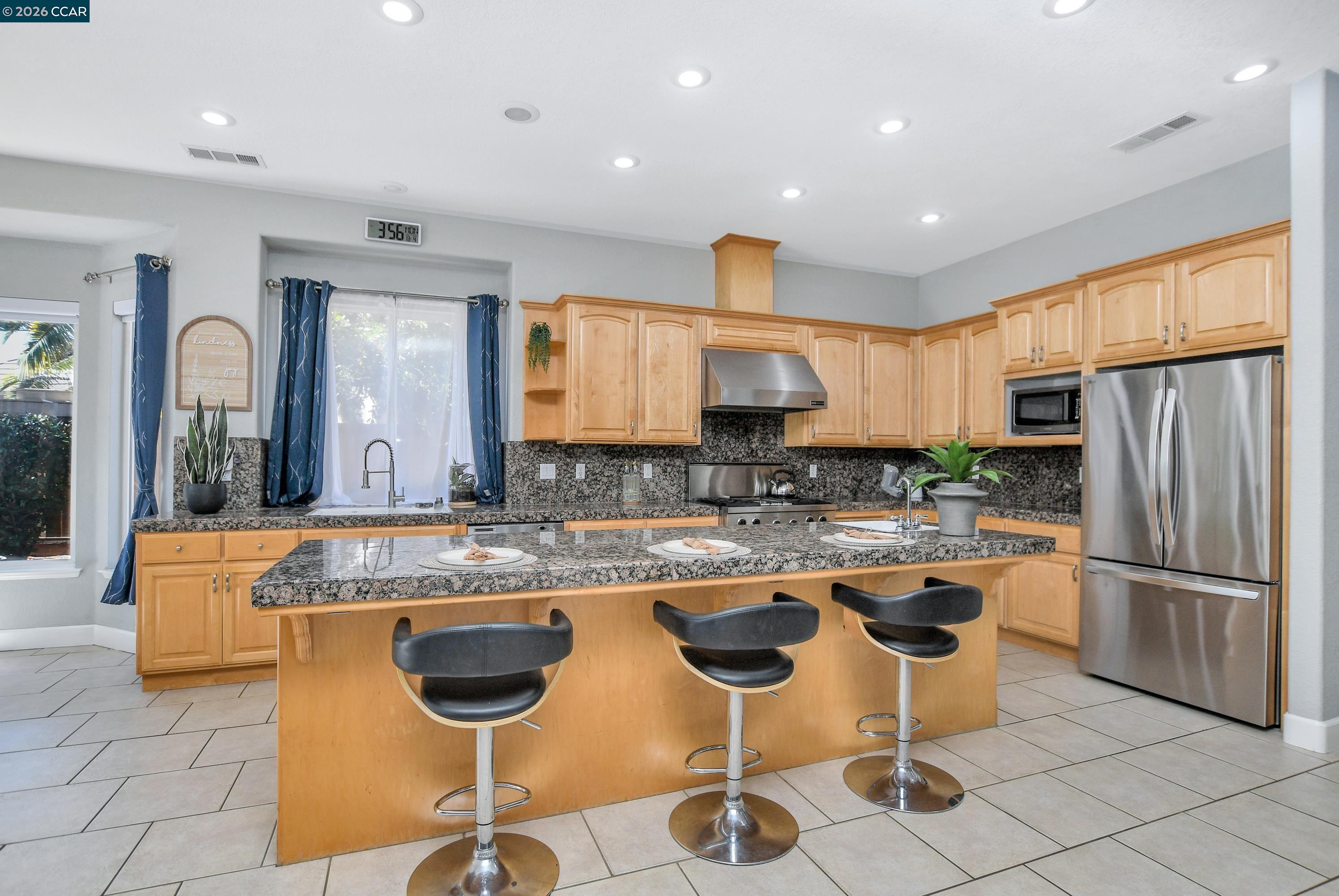 Detail Gallery Image 10 of 41 For 204 Chaps Ct, Oakley,  CA 94561 - 5 Beds | 3 Baths