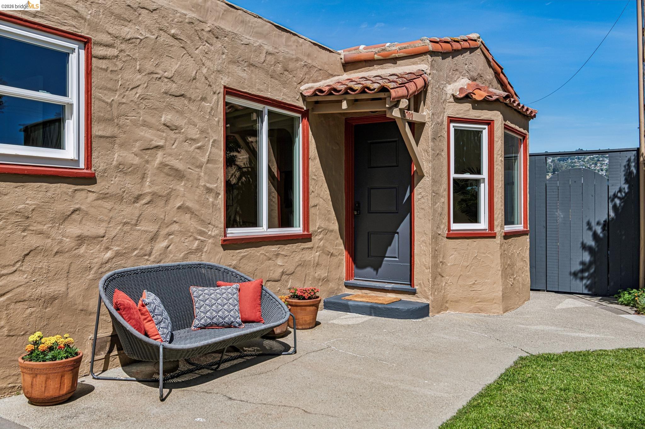 Detail Gallery Image 12 of 86 For 5705 Panama Ave, Richmond,  CA 94804 - 3 Beds | 2/1 Baths