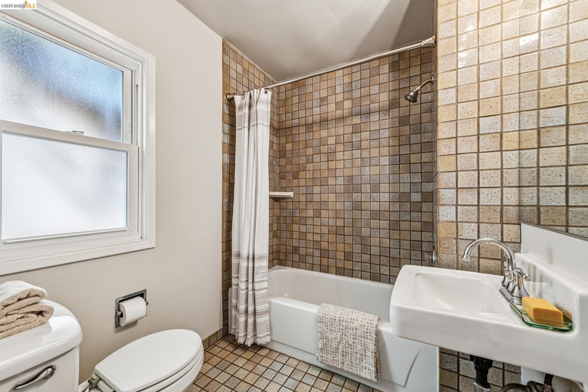 Detail Gallery Image 36 of 86 For 5705 Panama Ave, Richmond,  CA 94804 - 3 Beds | 2/1 Baths