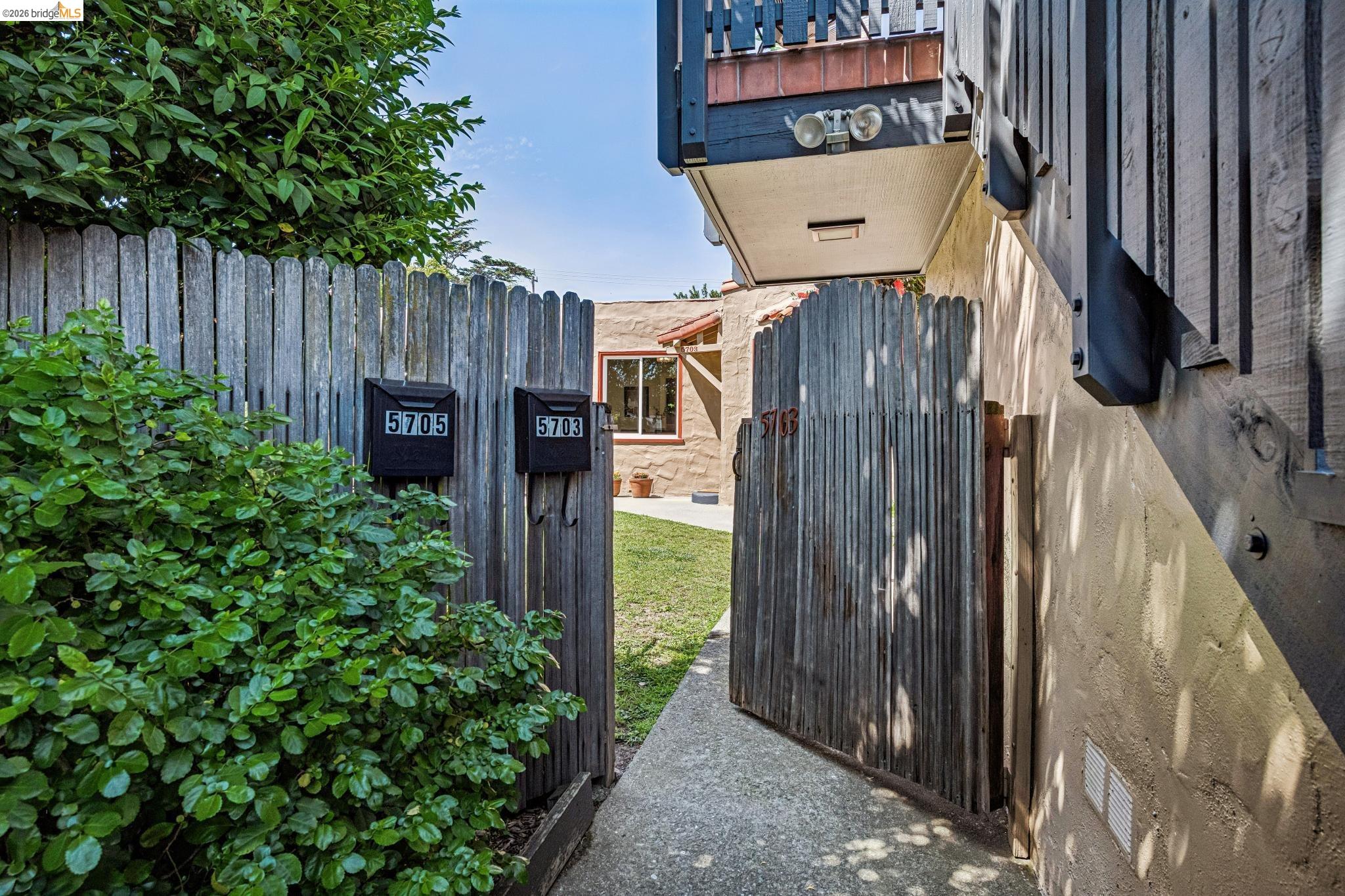 Detail Gallery Image 6 of 86 For 5705 Panama Ave, Richmond,  CA 94804 - 3 Beds | 2/1 Baths