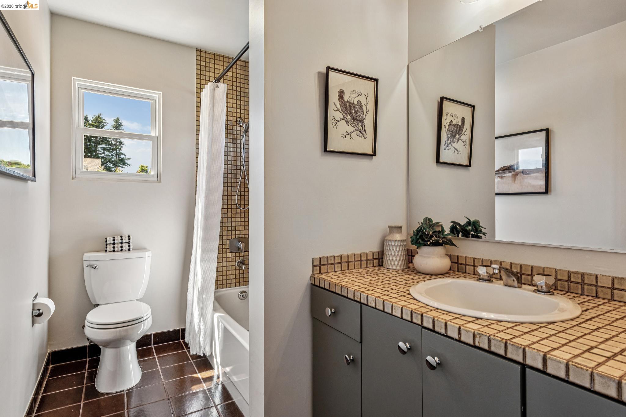 Detail Gallery Image 61 of 86 For 5705 Panama Ave, Richmond,  CA 94804 - 3 Beds | 2/1 Baths