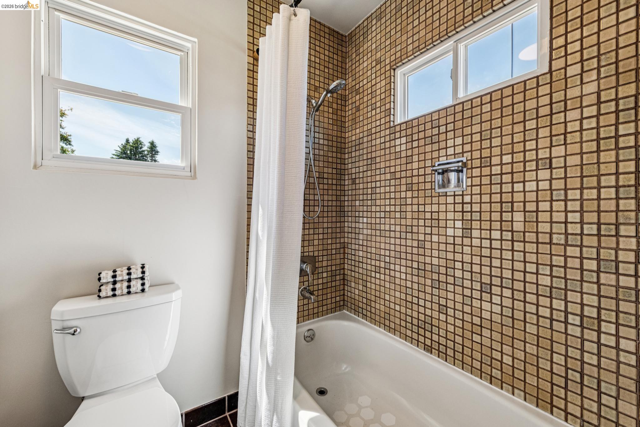 Detail Gallery Image 62 of 86 For 5705 Panama Ave, Richmond,  CA 94804 - 3 Beds | 2/1 Baths