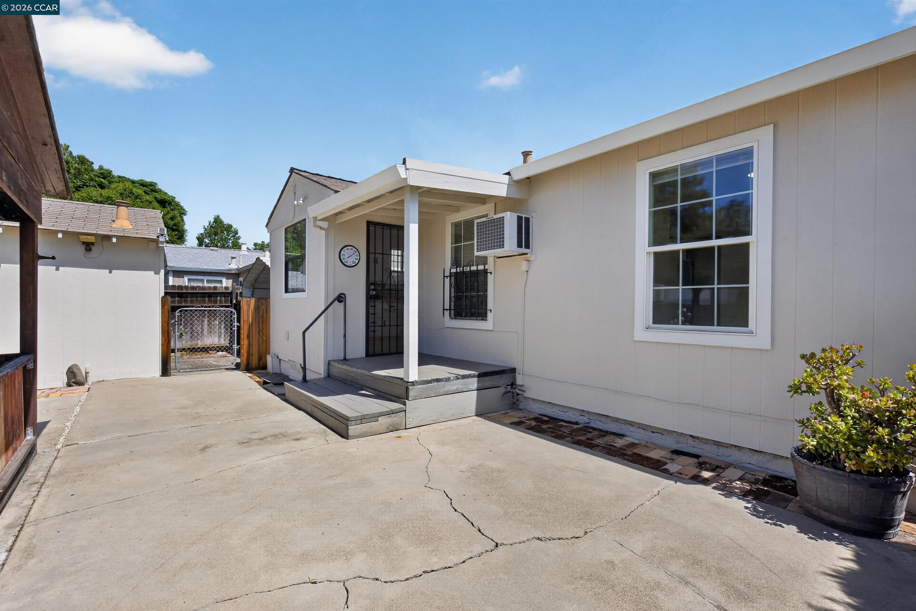 Detail Gallery Image 14 of 20 For 2406 D St, Antioch,  CA 94509 - 2 Beds | 1 Baths