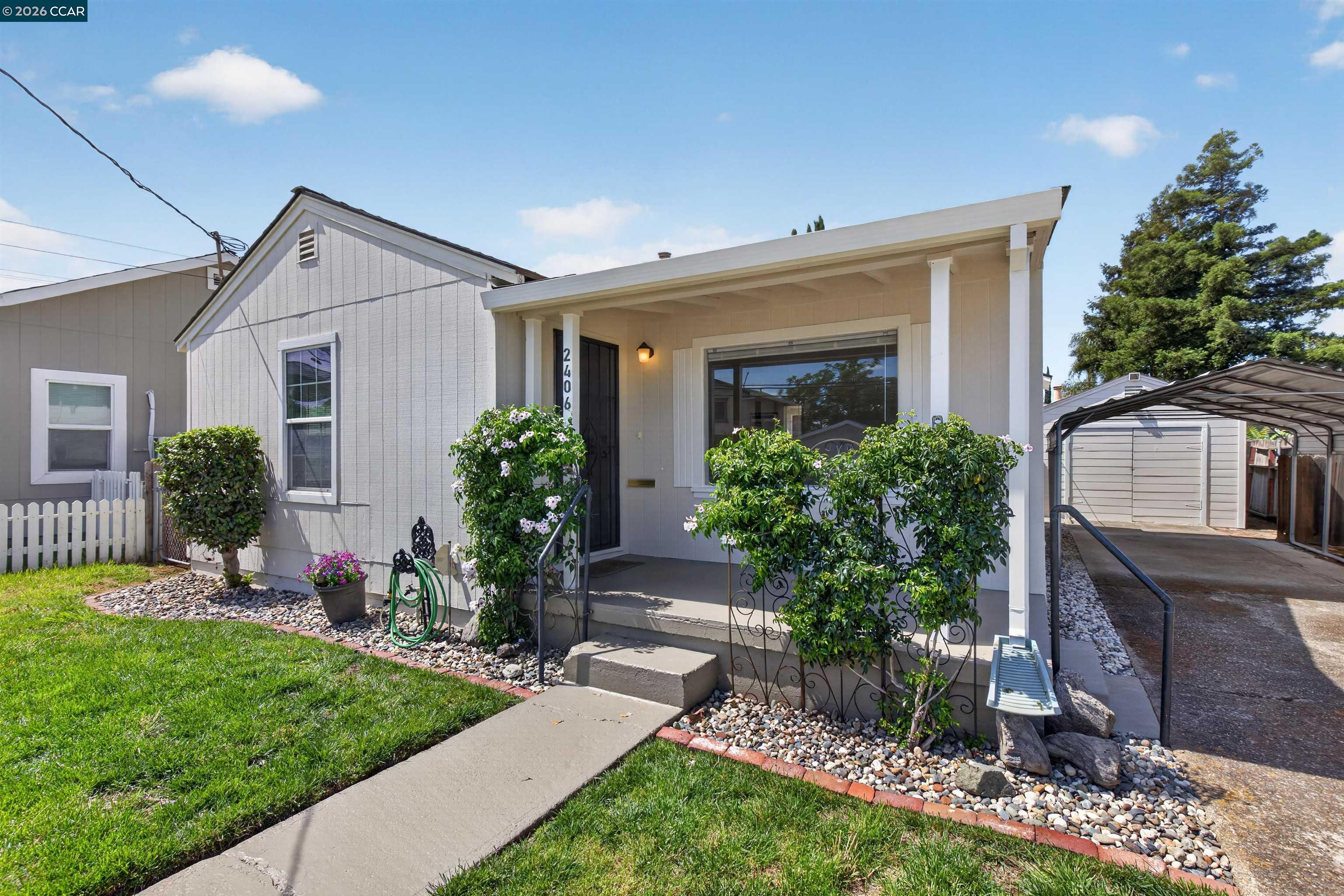 Detail Gallery Image 3 of 20 For 2406 D St, Antioch,  CA 94509 - 2 Beds | 1 Baths