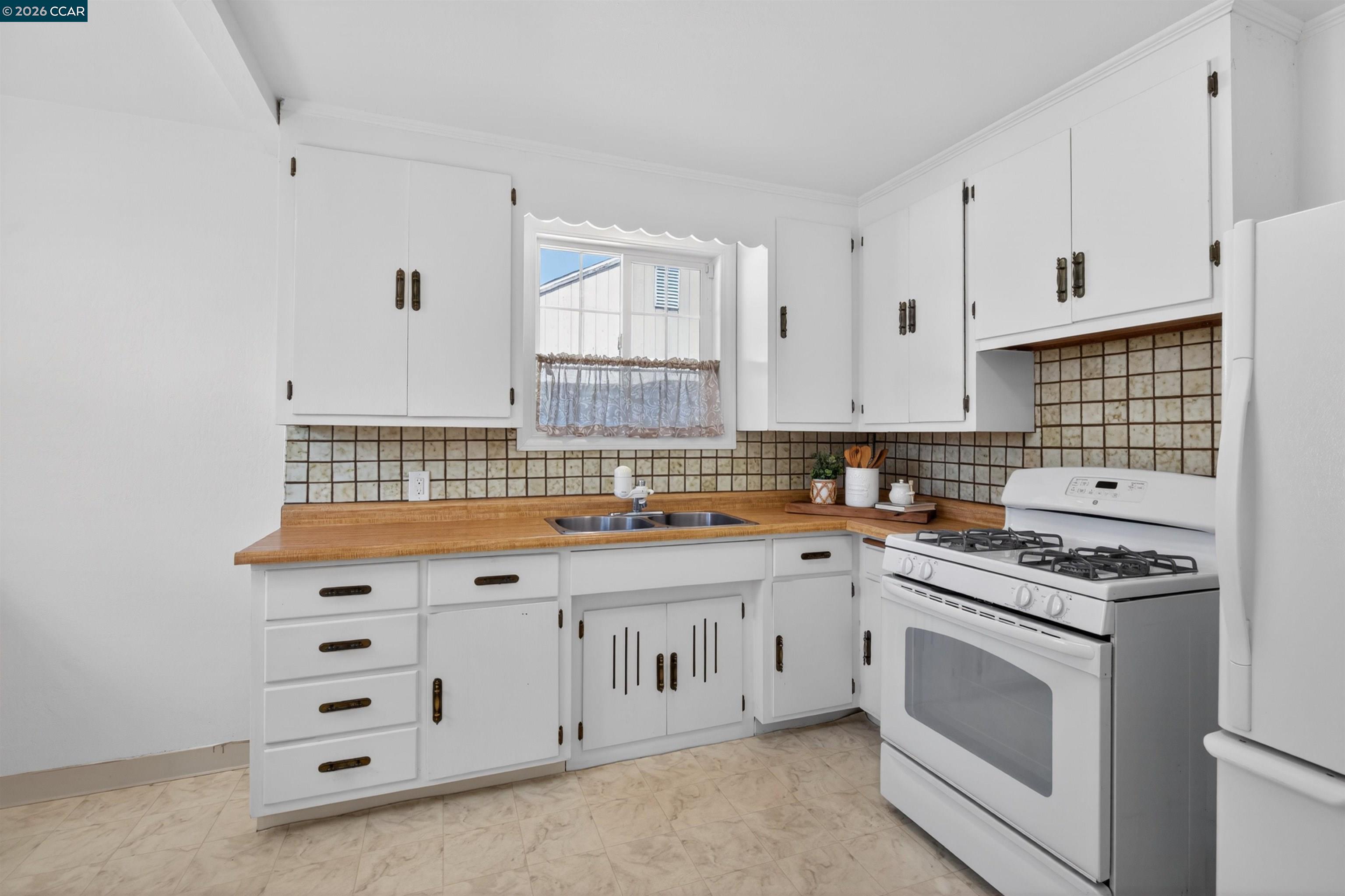 Detail Gallery Image 8 of 20 For 2406 D St, Antioch,  CA 94509 - 2 Beds | 1 Baths