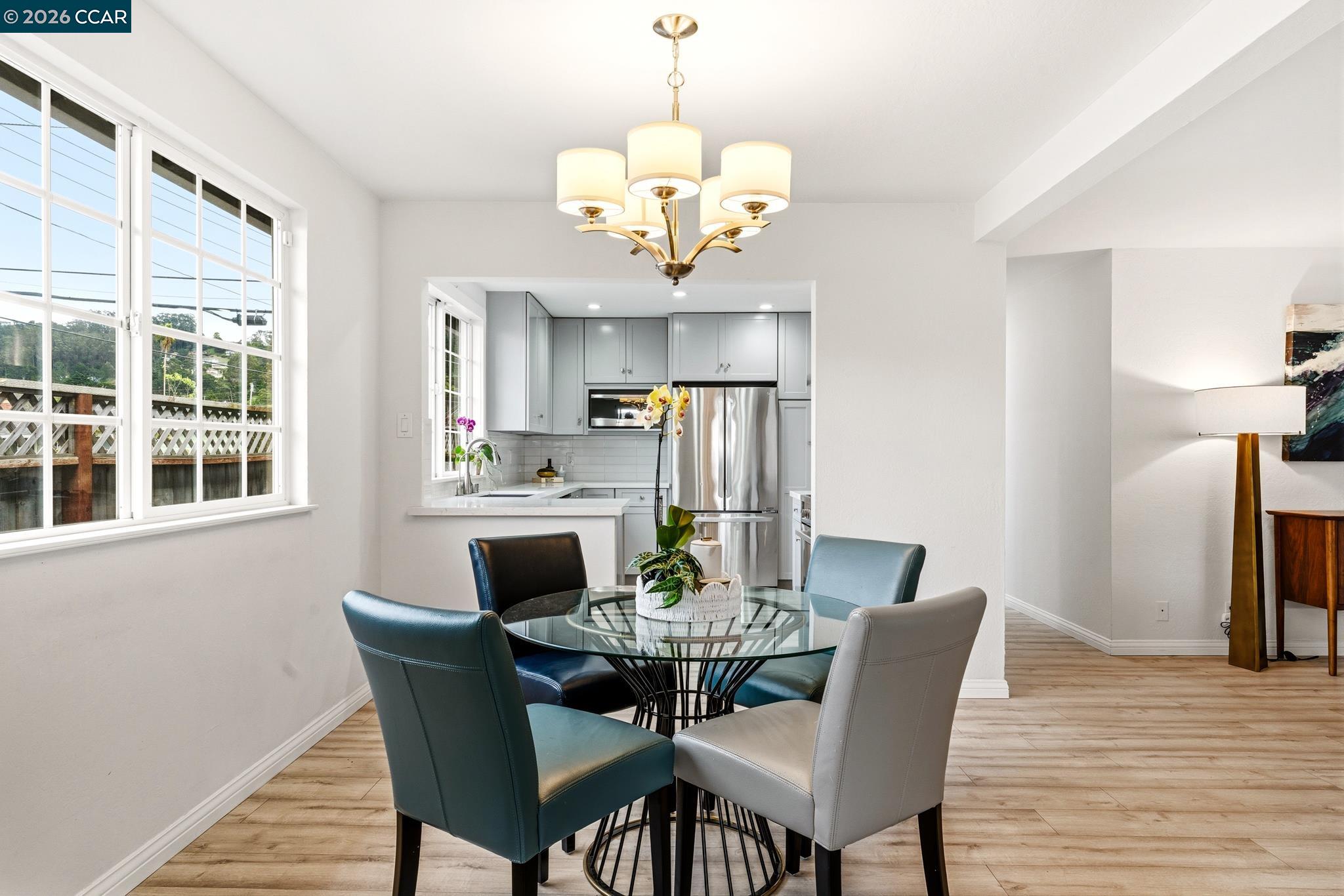 Detail Gallery Image 12 of 59 For 1172 Peralta Rd, Pacifica,  CA 94044 - 3 Beds | 2 Baths