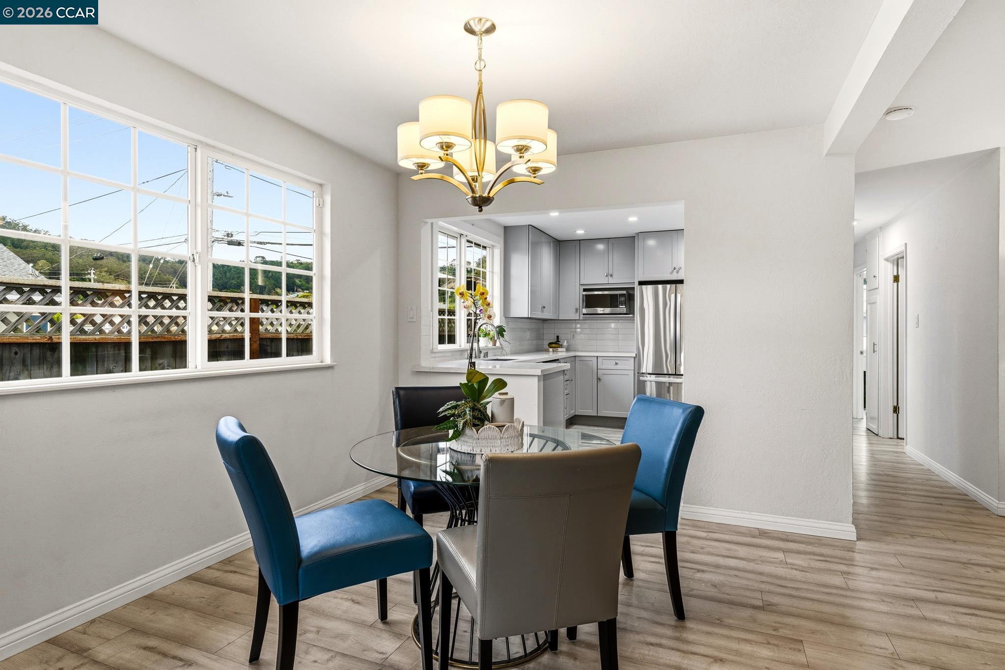 Detail Gallery Image 13 of 59 For 1172 Peralta Rd, Pacifica,  CA 94044 - 3 Beds | 2 Baths