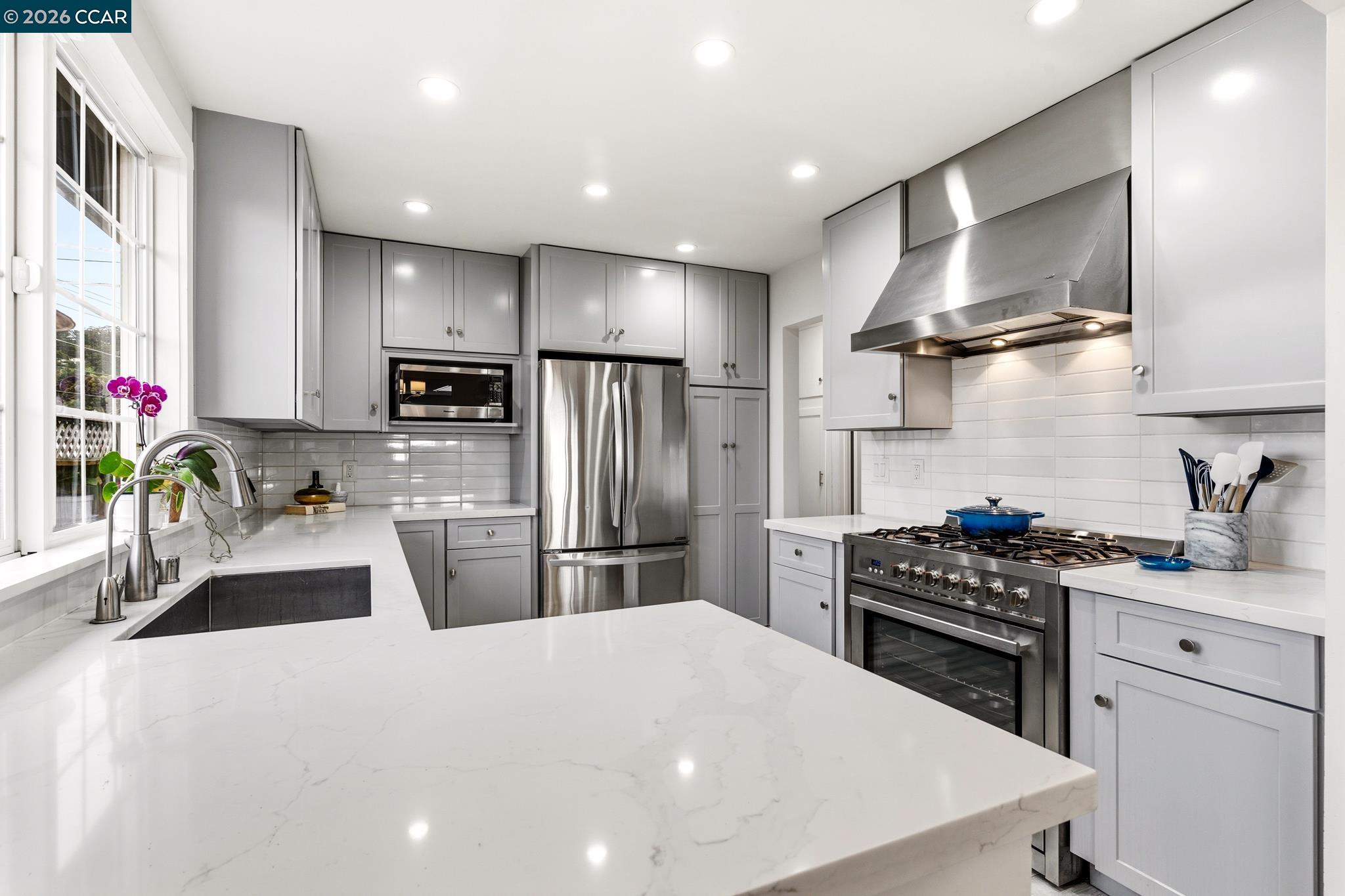 Detail Gallery Image 18 of 59 For 1172 Peralta Rd, Pacifica,  CA 94044 - 3 Beds | 2 Baths