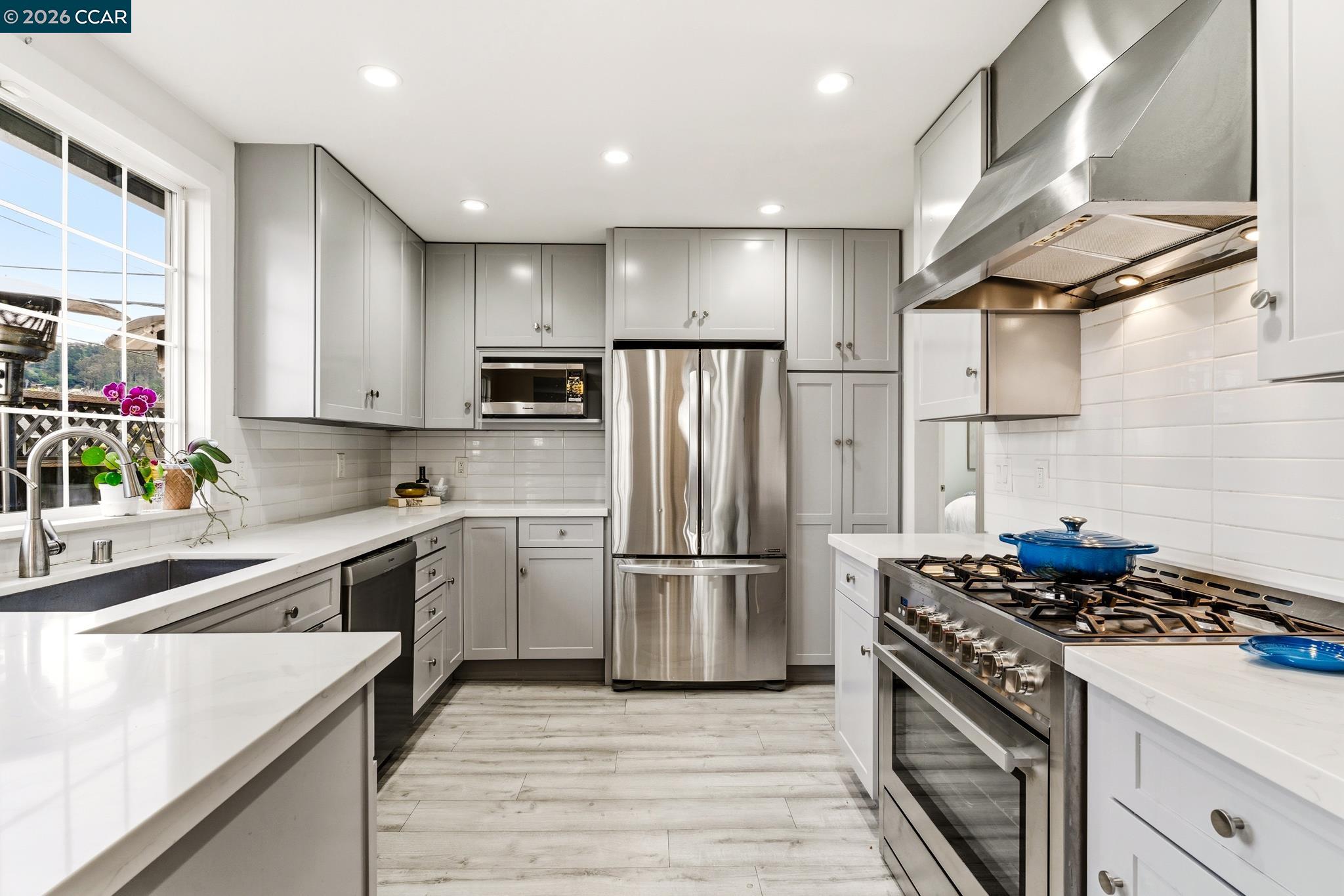 Detail Gallery Image 19 of 59 For 1172 Peralta Rd, Pacifica,  CA 94044 - 3 Beds | 2 Baths