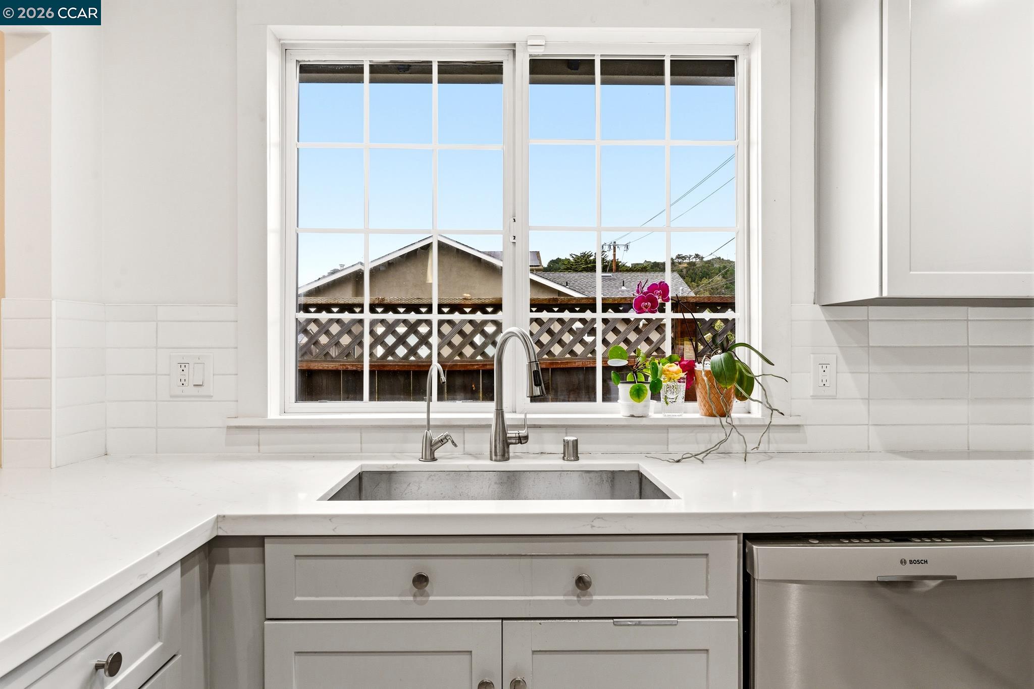 Detail Gallery Image 21 of 59 For 1172 Peralta Rd, Pacifica,  CA 94044 - 3 Beds | 2 Baths