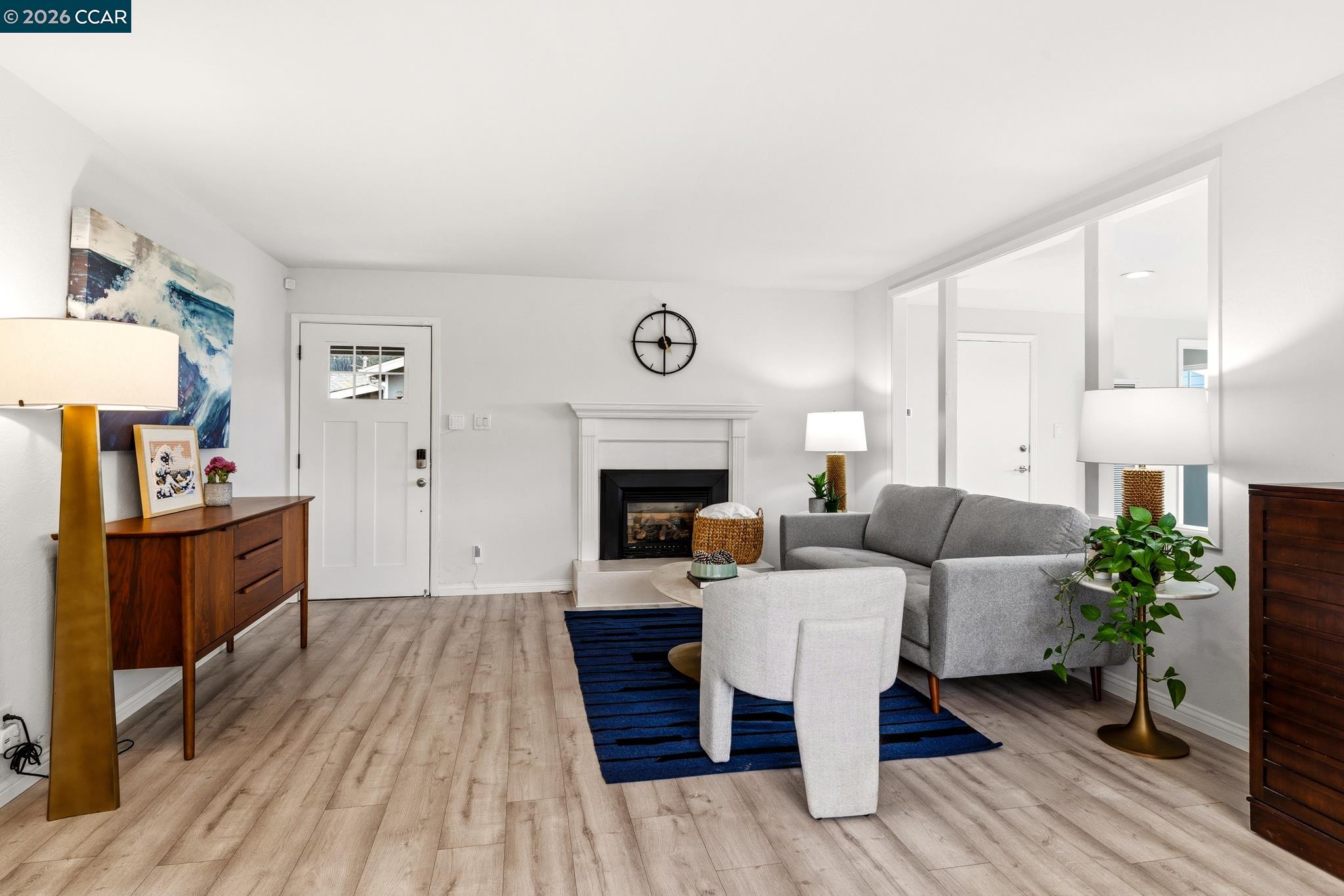 Detail Gallery Image 4 of 59 For 1172 Peralta Rd, Pacifica,  CA 94044 - 3 Beds | 2 Baths