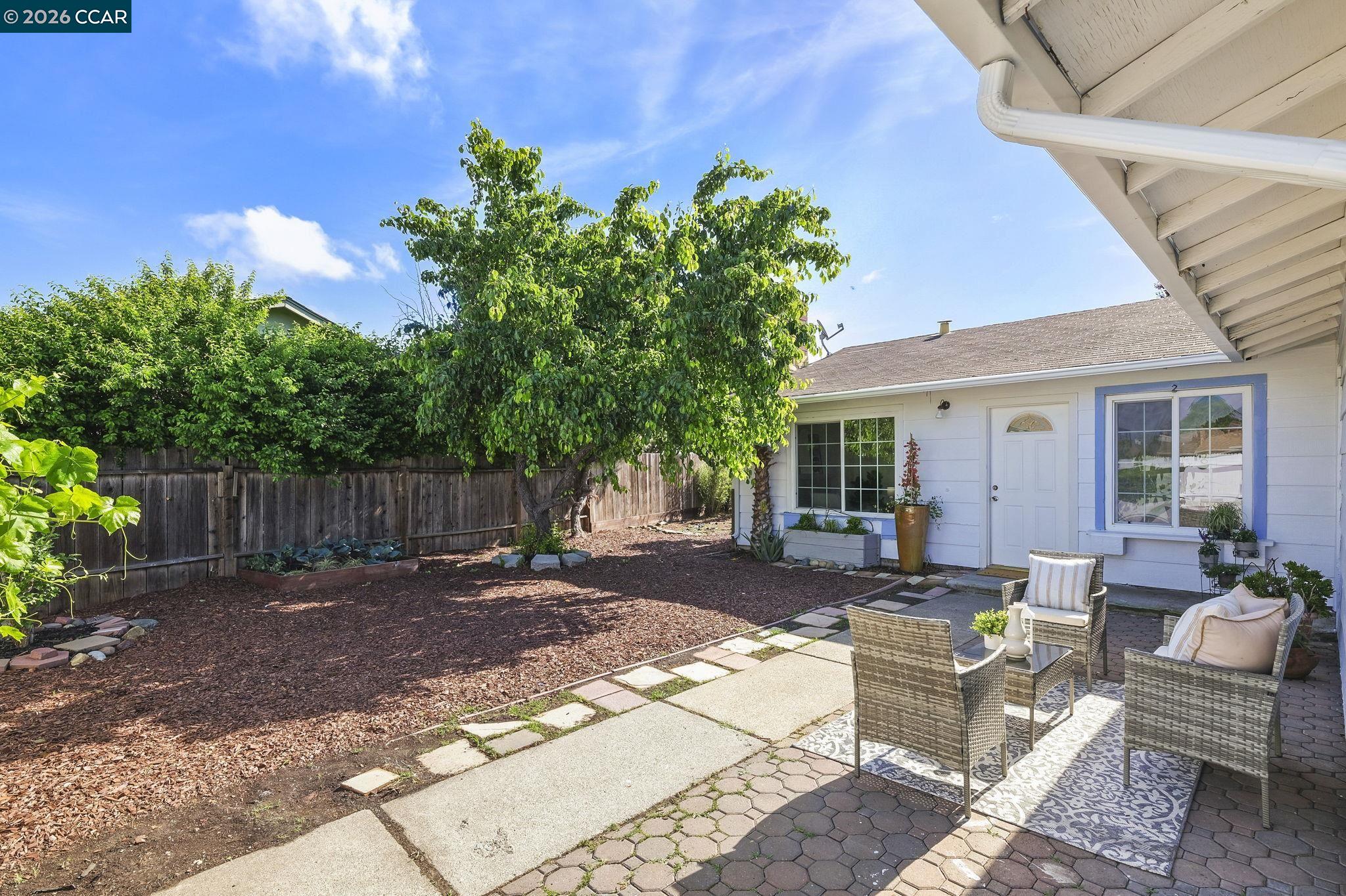 Front Image Thumbnail for CC41131046