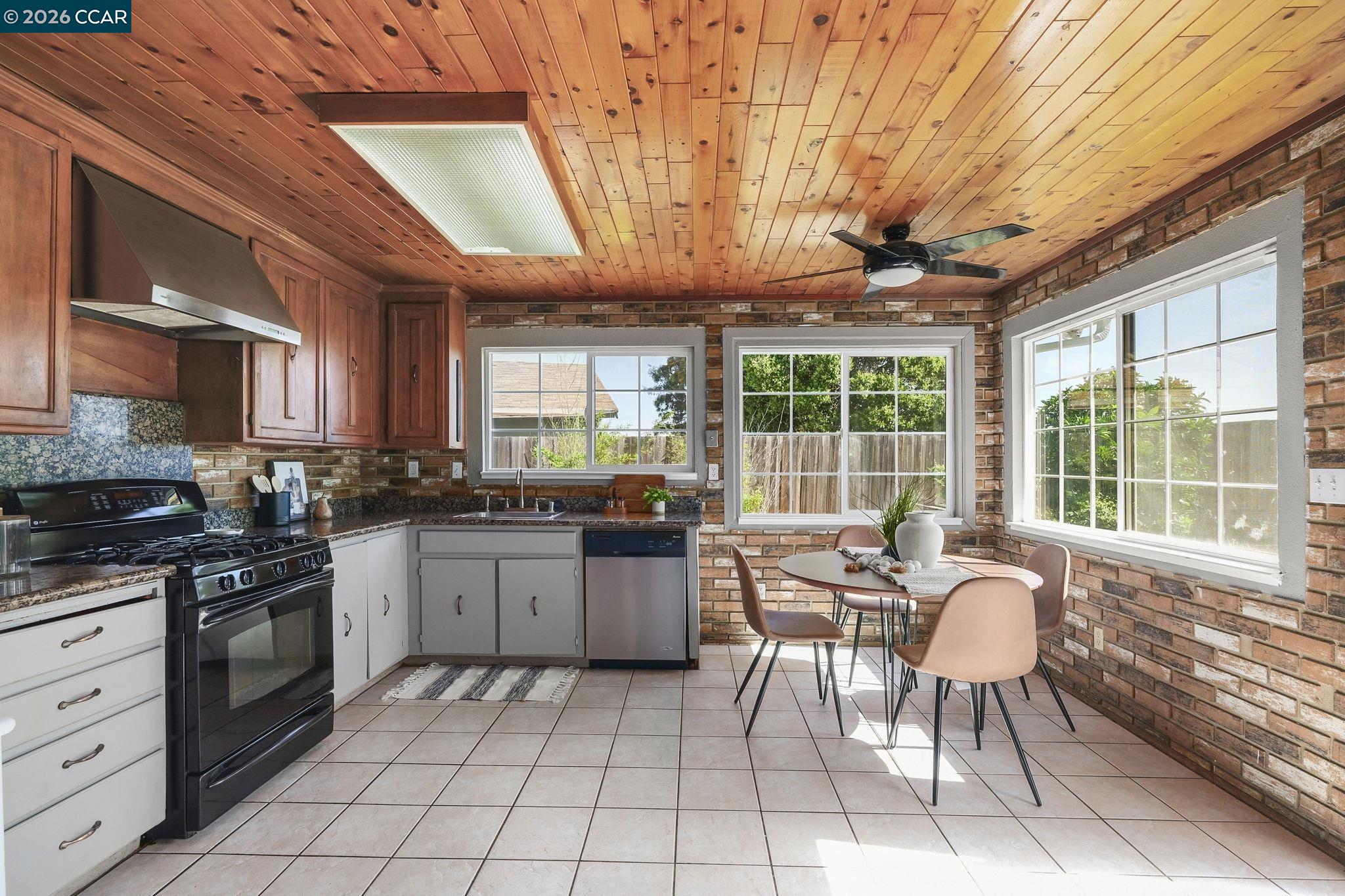 Detail Gallery Image 12 of 24 For 476 Pamela Dr, Bay Point,  CA 94565 - 3 Beds | 2 Baths