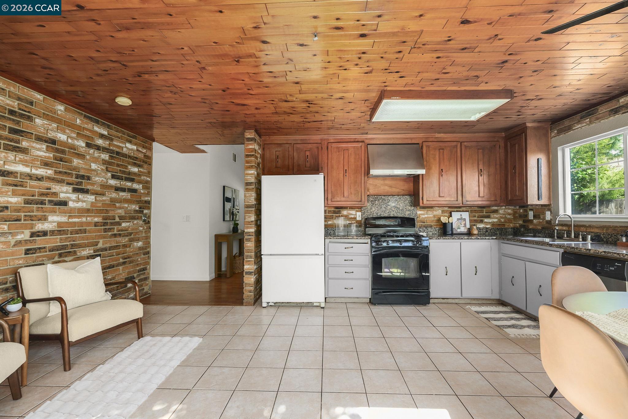 Detail Gallery Image 3 of 24 For 476 Pamela Dr, Bay Point,  CA 94565 - 3 Beds | 2 Baths